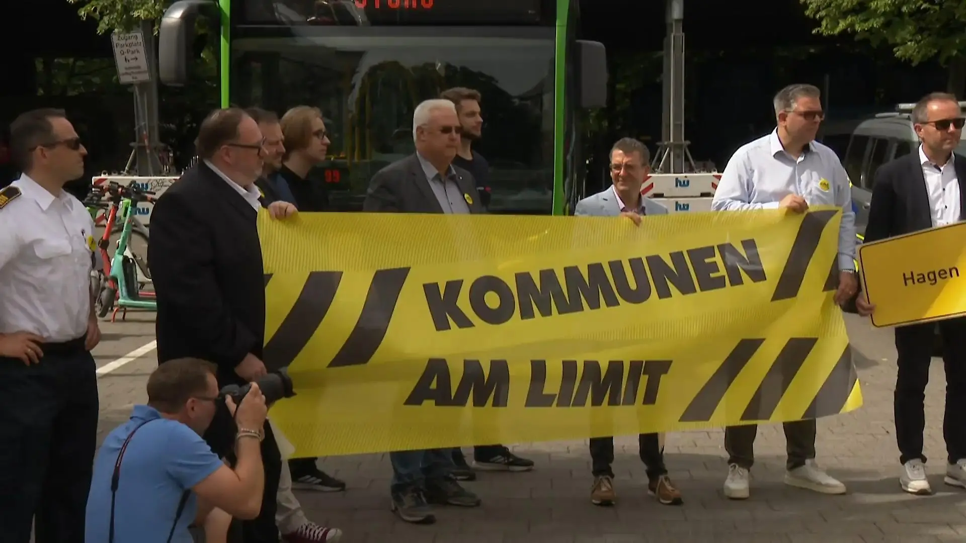 17 NRW-Städte auf Protestfahrt Kommunen fordern mehr Geld