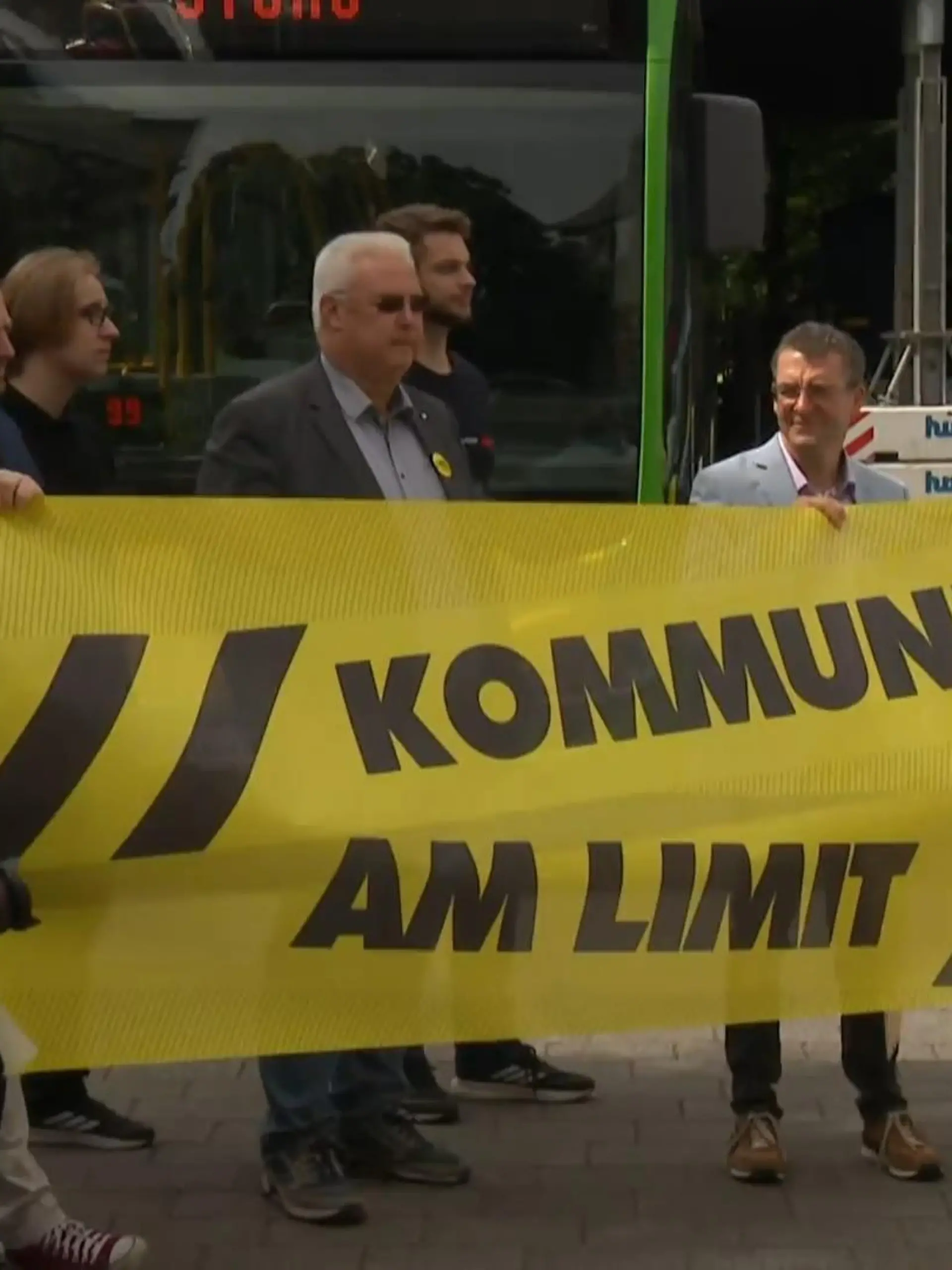Bild zu: "17 NRW-Städte auf Protestfahrt"