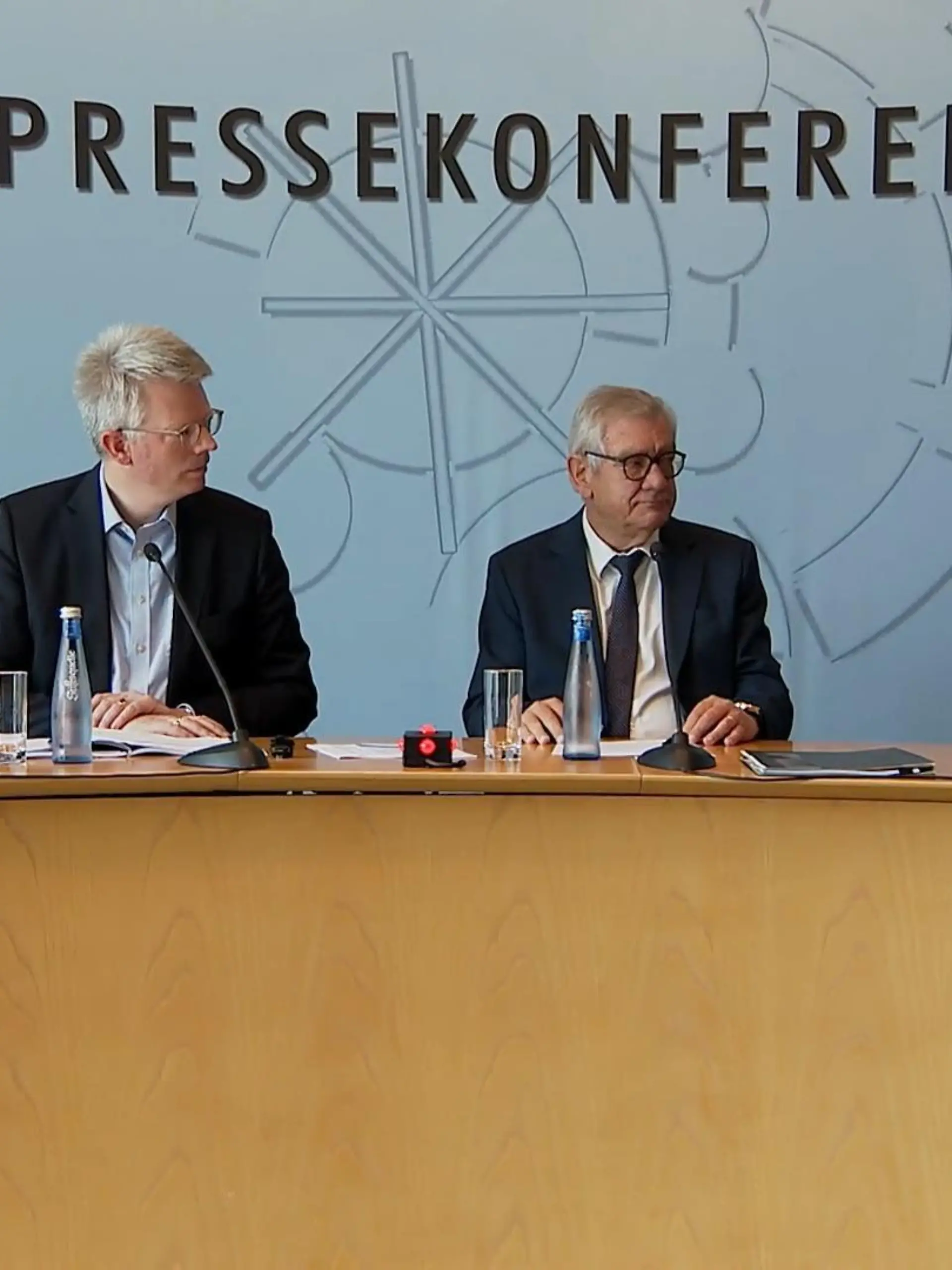 Bild zu: "Wirtschaft in NRW steht unter Druck"