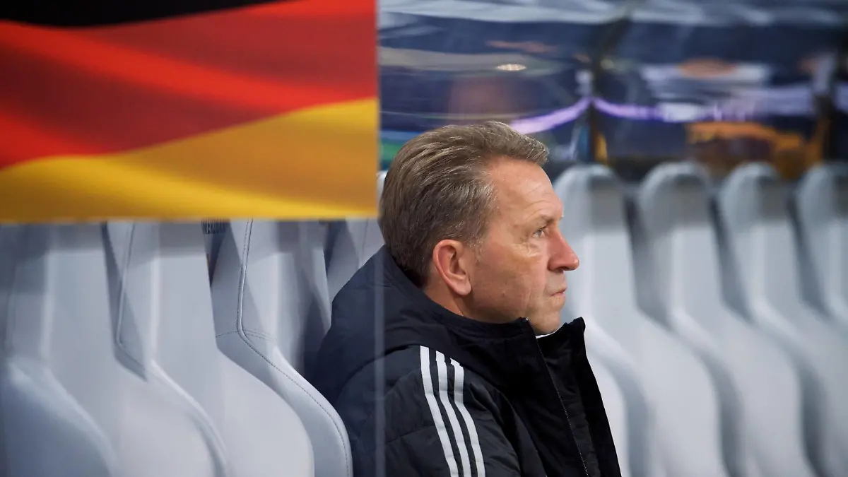 Fussball Leipzig 15.11.2018 Nationalmannschaft DFB Laenderspiel Zentralstadion Leipzig Deutschland geg Russland 3 : 0 Torwarttrainer Bundestorwarttrainer Andreas KOEPKE ( KÖPKE ) GER Foto Eberhard Thonfeld / camera 4 *** soccer Leipzig 15 11 2018 national team DFB international match central stadium Leipzig Germany geg Russia 3 0 goalkeeper coach national goalkeeper Andreas KOEPKE KÖPKE GER photo Eberhard Thonfeld camera 4  