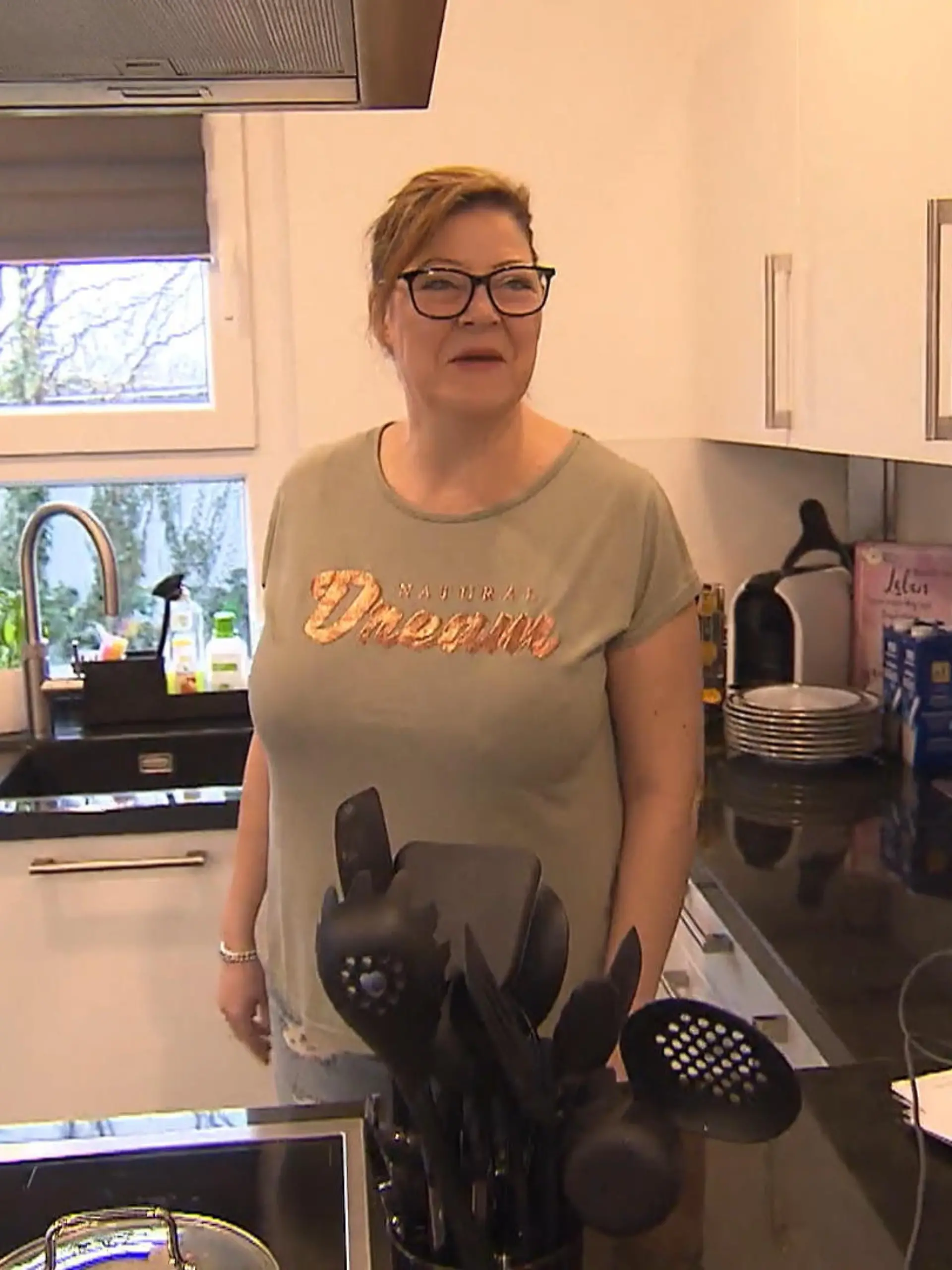 Bild zu: "Sarah startet in ihren Dinner-Tag"