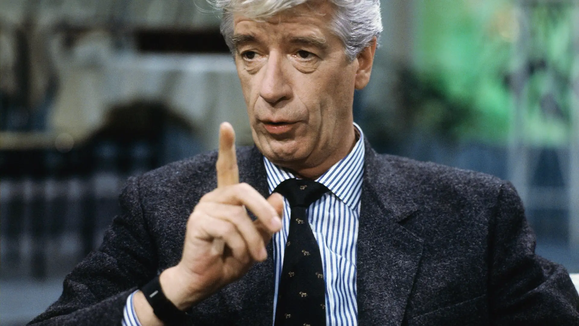 Rudi Carrell, 1988 / Porträt, Portrait, Personen, Mann Gestik, Zeigefinger, erhoben, erhobener, moralischer
