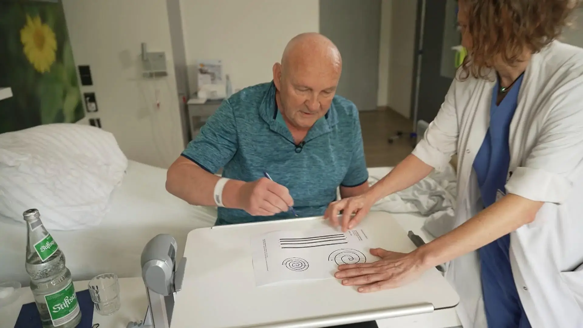 Moderne Behandlung lindert Symptome von Tremor-Patienten Neue Therapie aus Duisburg