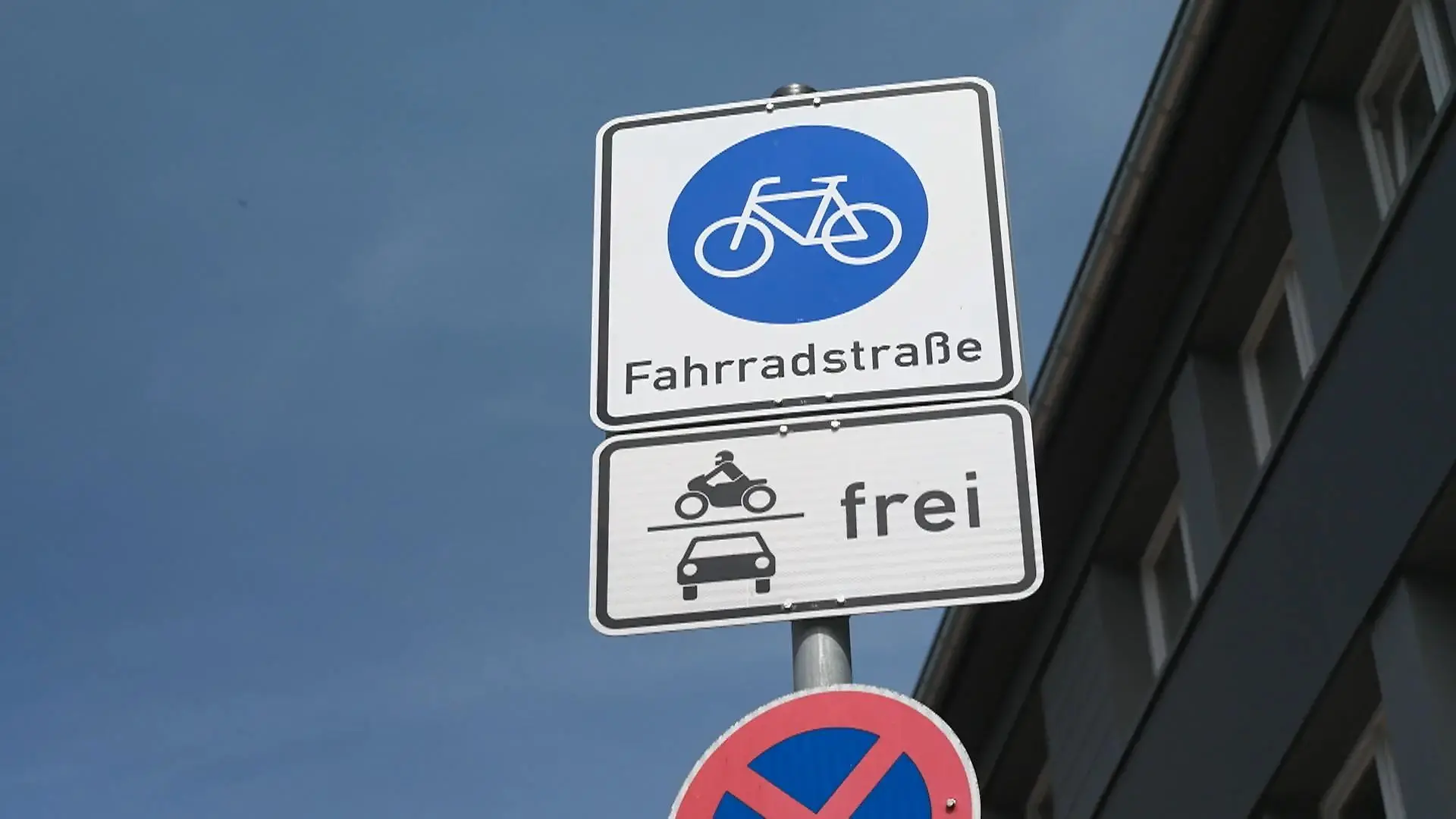 Klage gegen Straßensperrungen in Aachen Streit um Verkehrswende