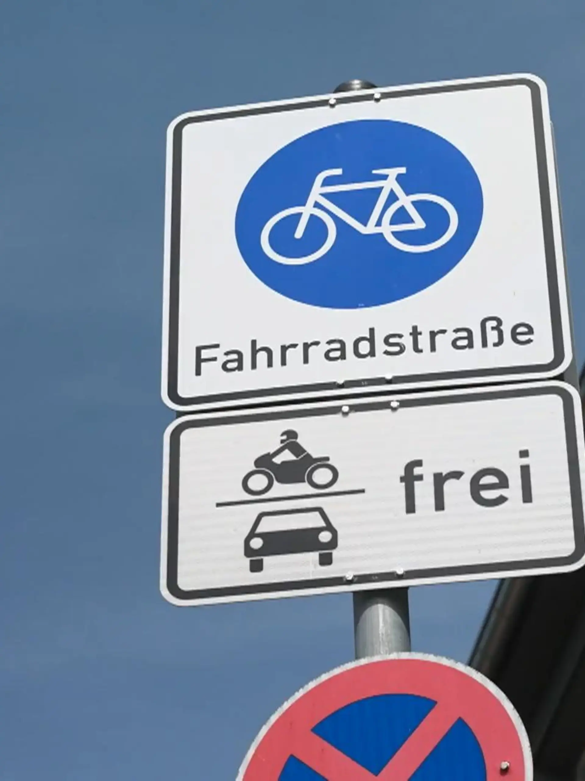 Bild zu: "Klage gegen Straßensperrungen in Aachen"