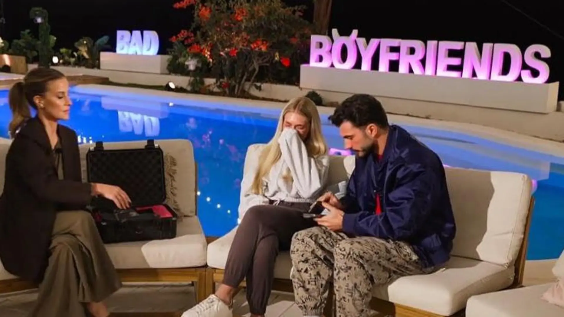 Nackt-Video auf Handy! Entdeckt Michelle hier Makis schlüpfriges Geheimnis? Schock-Fund bei „Bad Boyfriends"