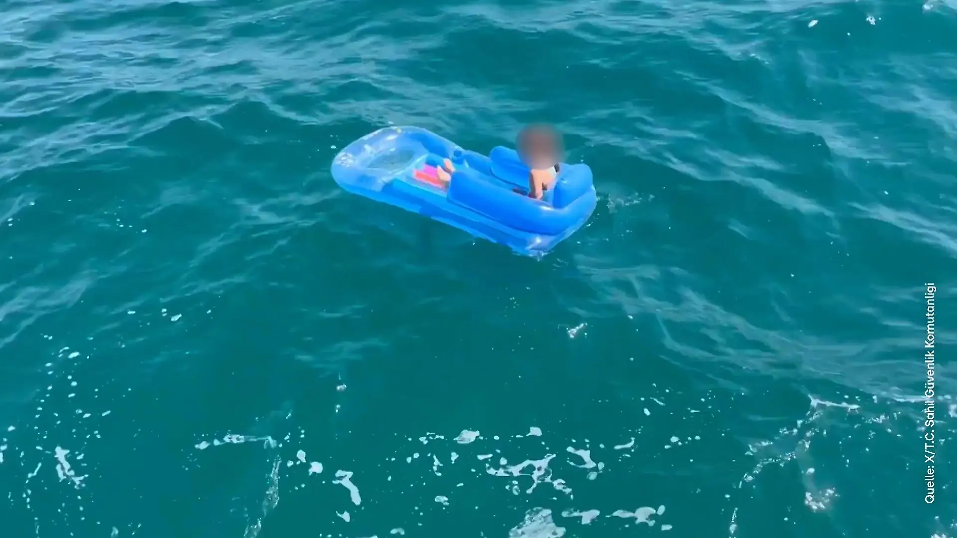 Wegen Luftmatratze in Lebensgefahr! Kleines Mädchen treibt allein aufs Meer Rettungsdrama in der Ägäis