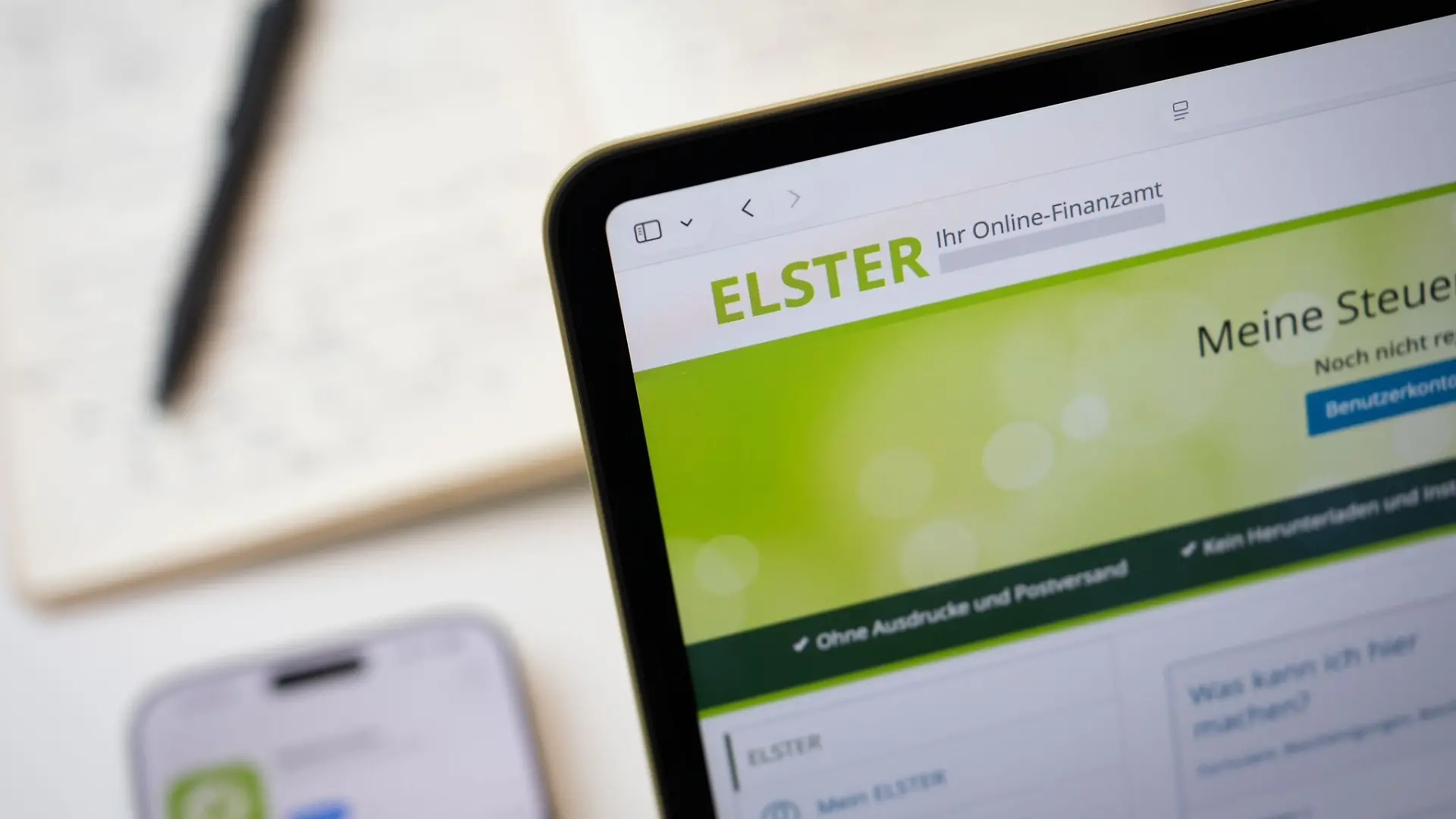 Rentnerinnen und Rentner erhalten seit dem 1. Juli 2026 mehr Rente. Das kann dazu führen, dass sie eine Steuererklärung abgeben müssen.