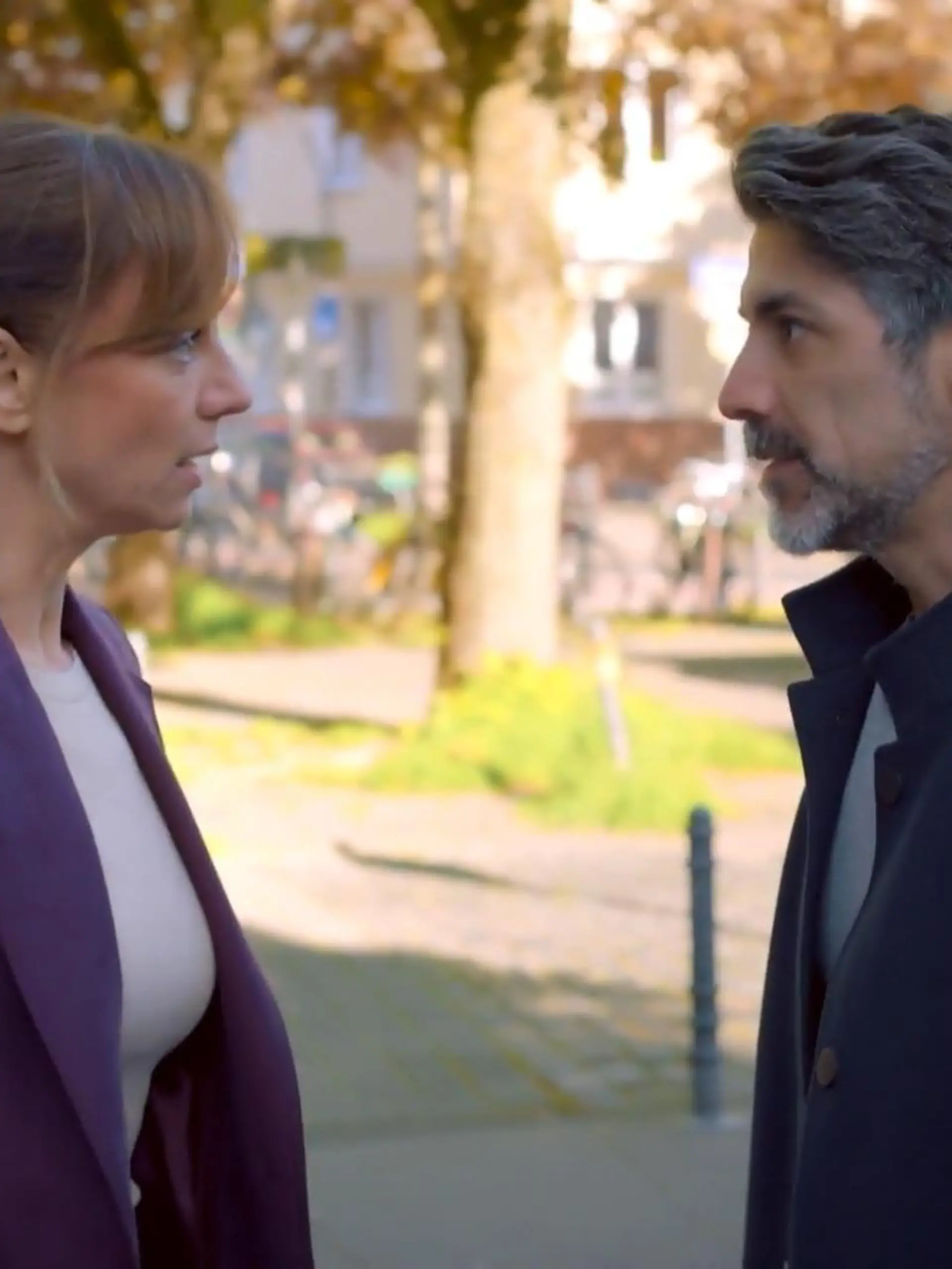 Ferhat und Dana habe eine Auseinandersetzung. 