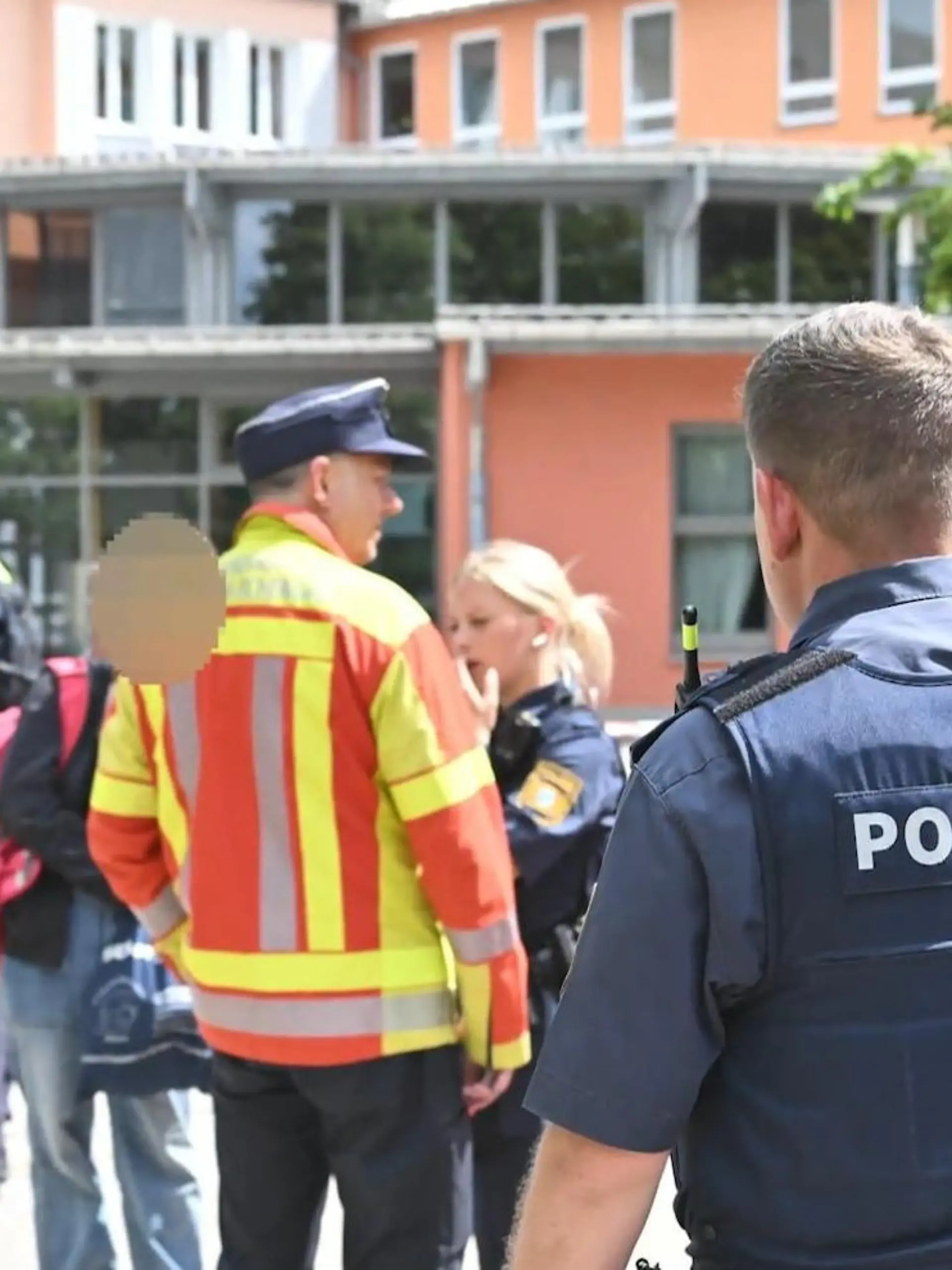 Bild zu: "Amokalarm am Gymnasium in Bayern! Zwei Mädchen schwer verletzt"
