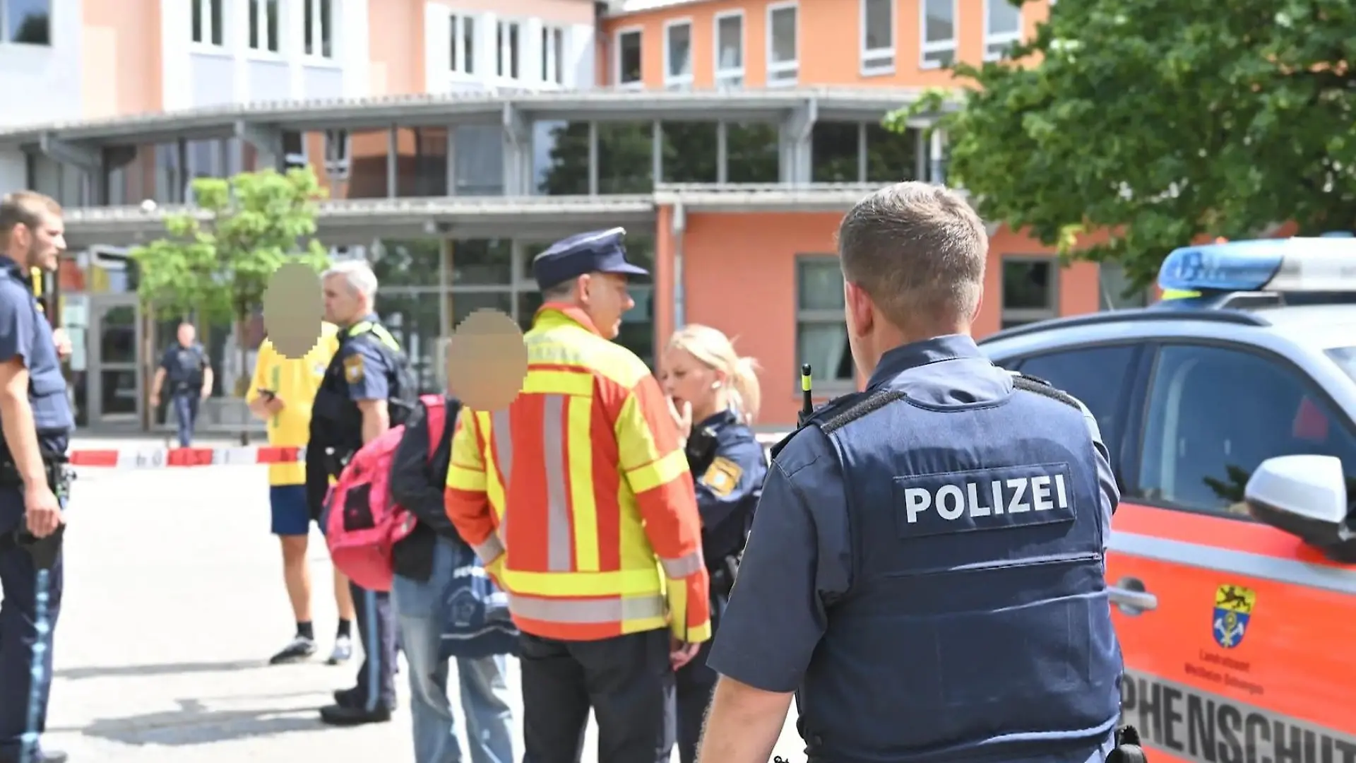 Amokalarm am Gymnasium in Bayern! Zwei Mädchen schwer verletzt Polizei nimmt Täter (16) fest