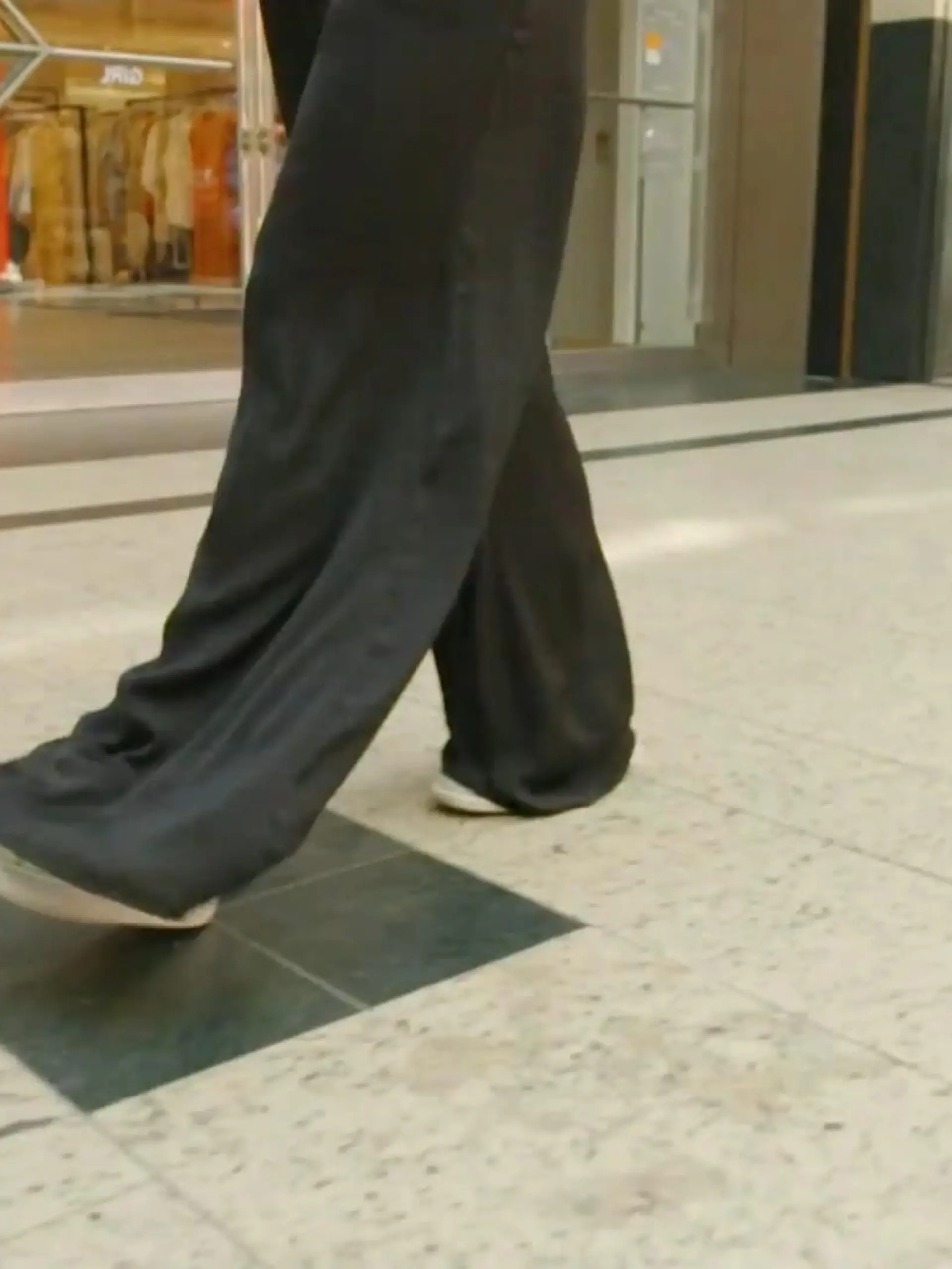 Bild zu: "Zara Hose löst weltweit zahlreiche Unfälle aus"