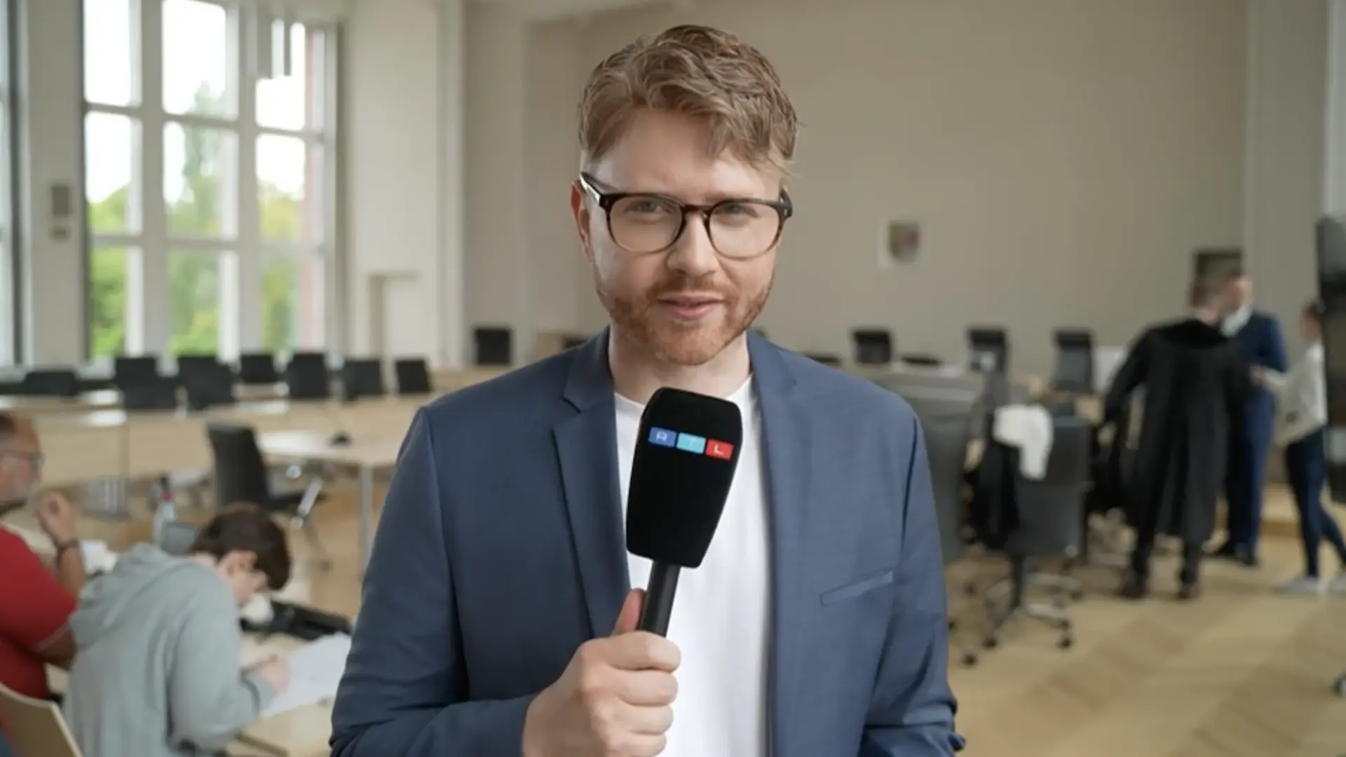 RTL-Reporter Carsten Kulawik ist bei dem Prozess gegen Gina H. in Rostock dabei. 