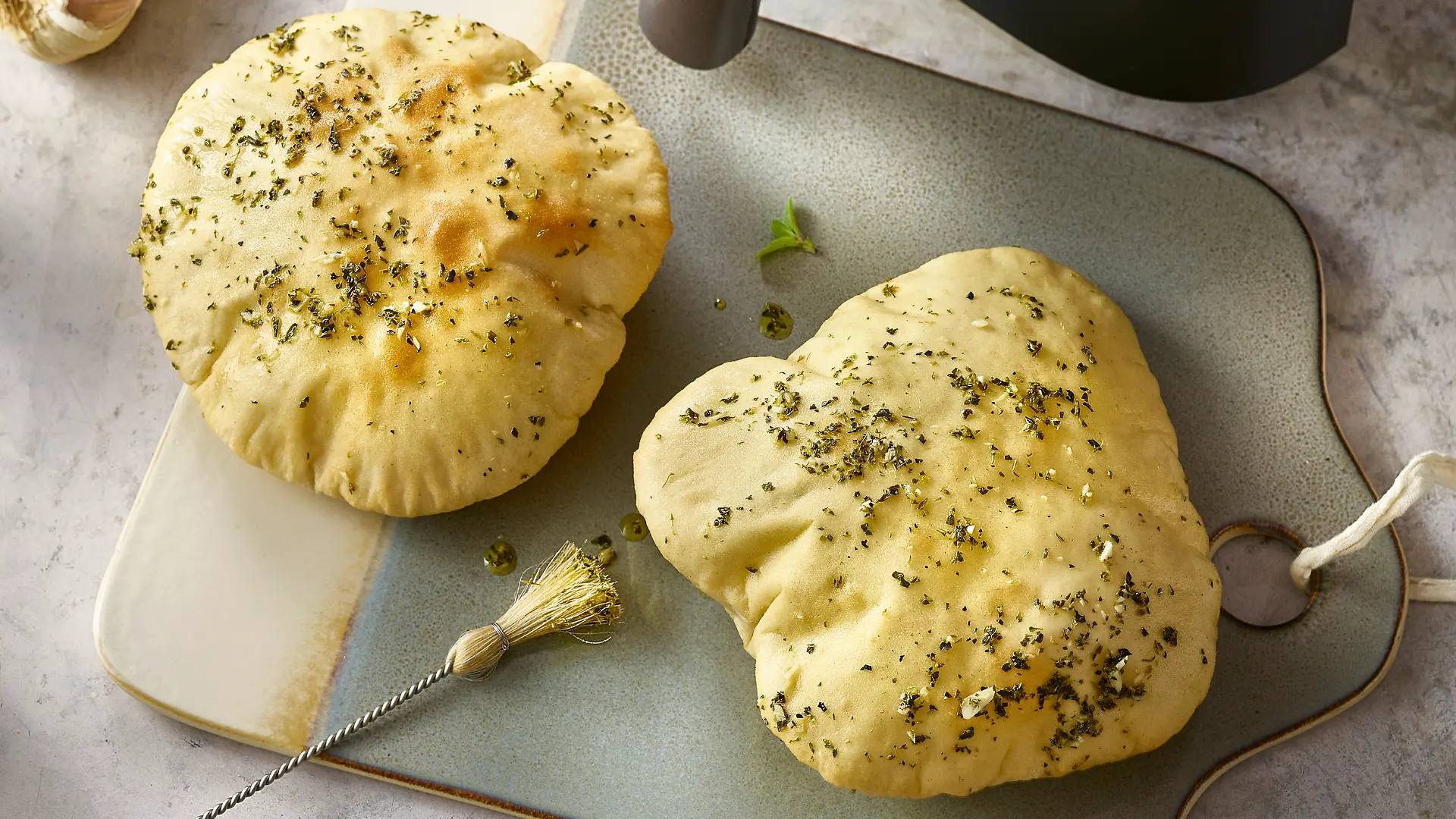 Pitabrot mit Knoblauch aus dem Airfryer von Christian Henze