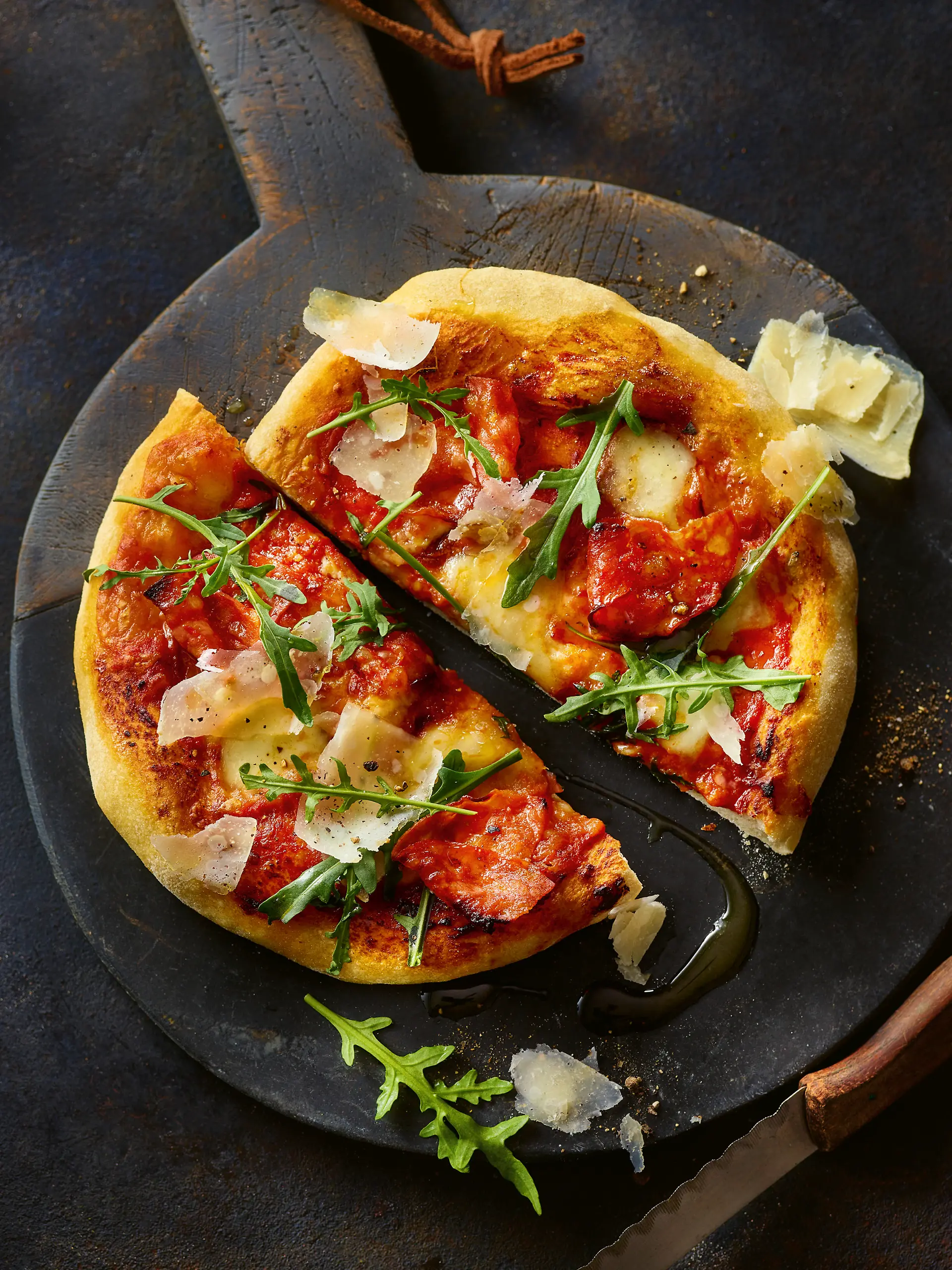 Christian Henzes Lieblingspizza mit scharfer Salami und Rucola