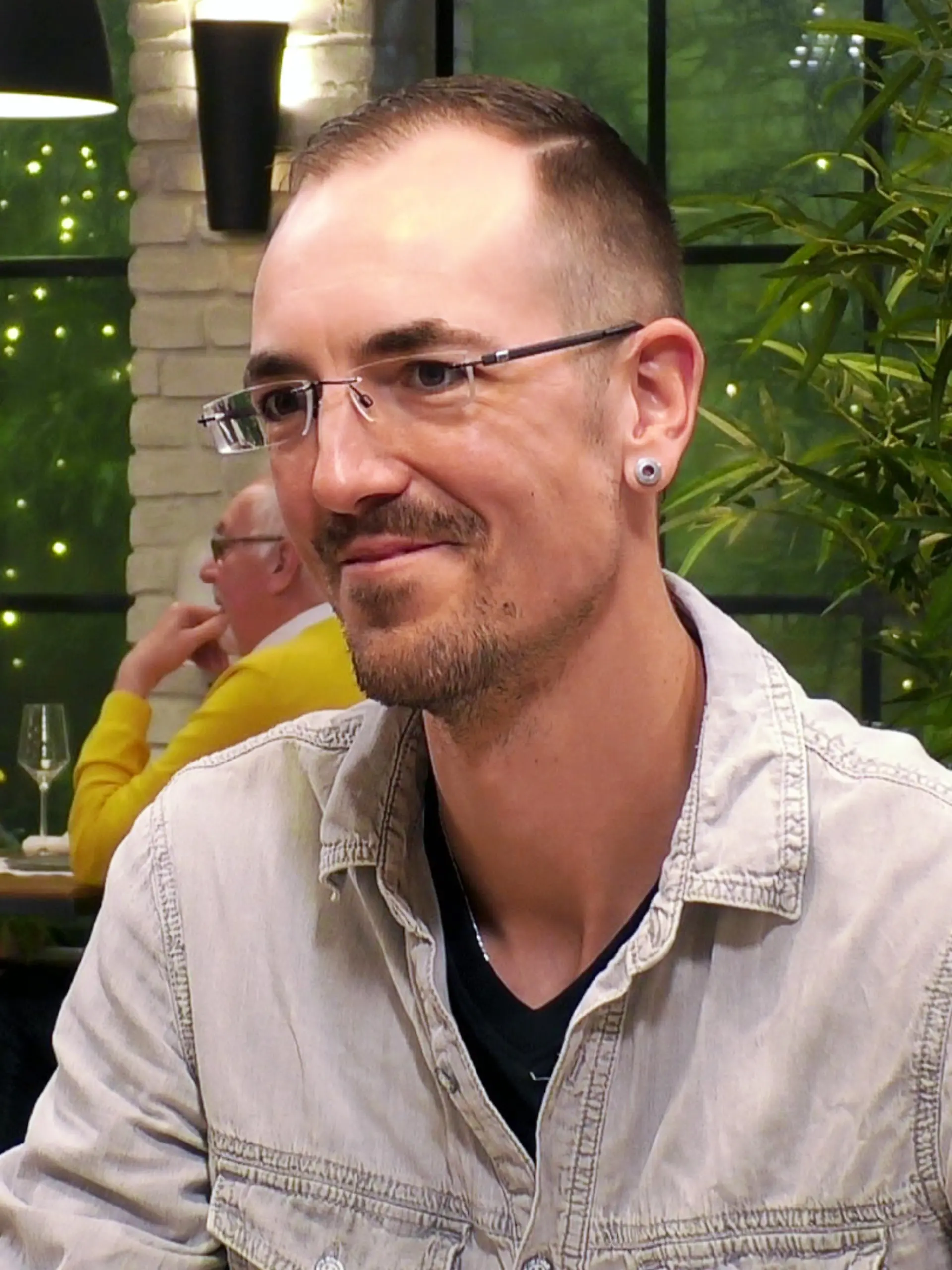 Bild zu: "Patrick grübelt - Sören wollte eigentlich keinen Mann mit Bart"