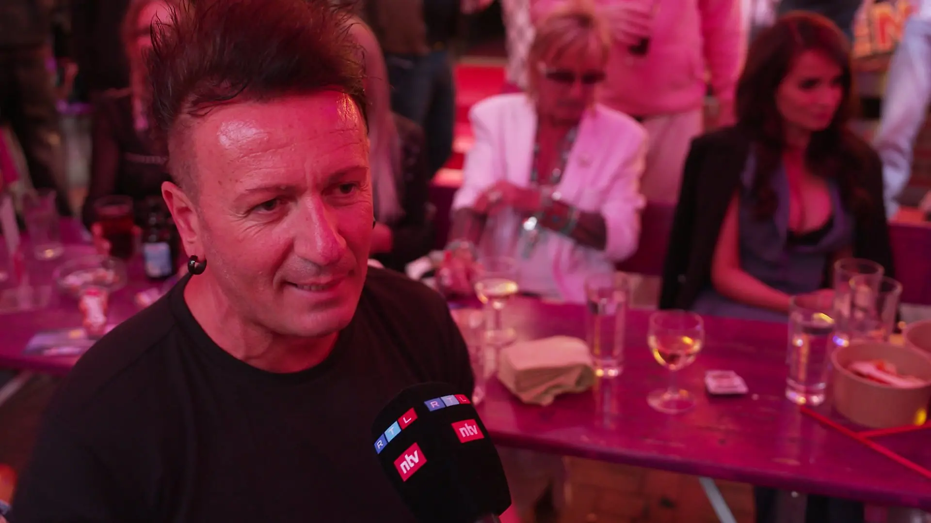 Ennesto Monté besucht die Sommerparty von Olivia Jones