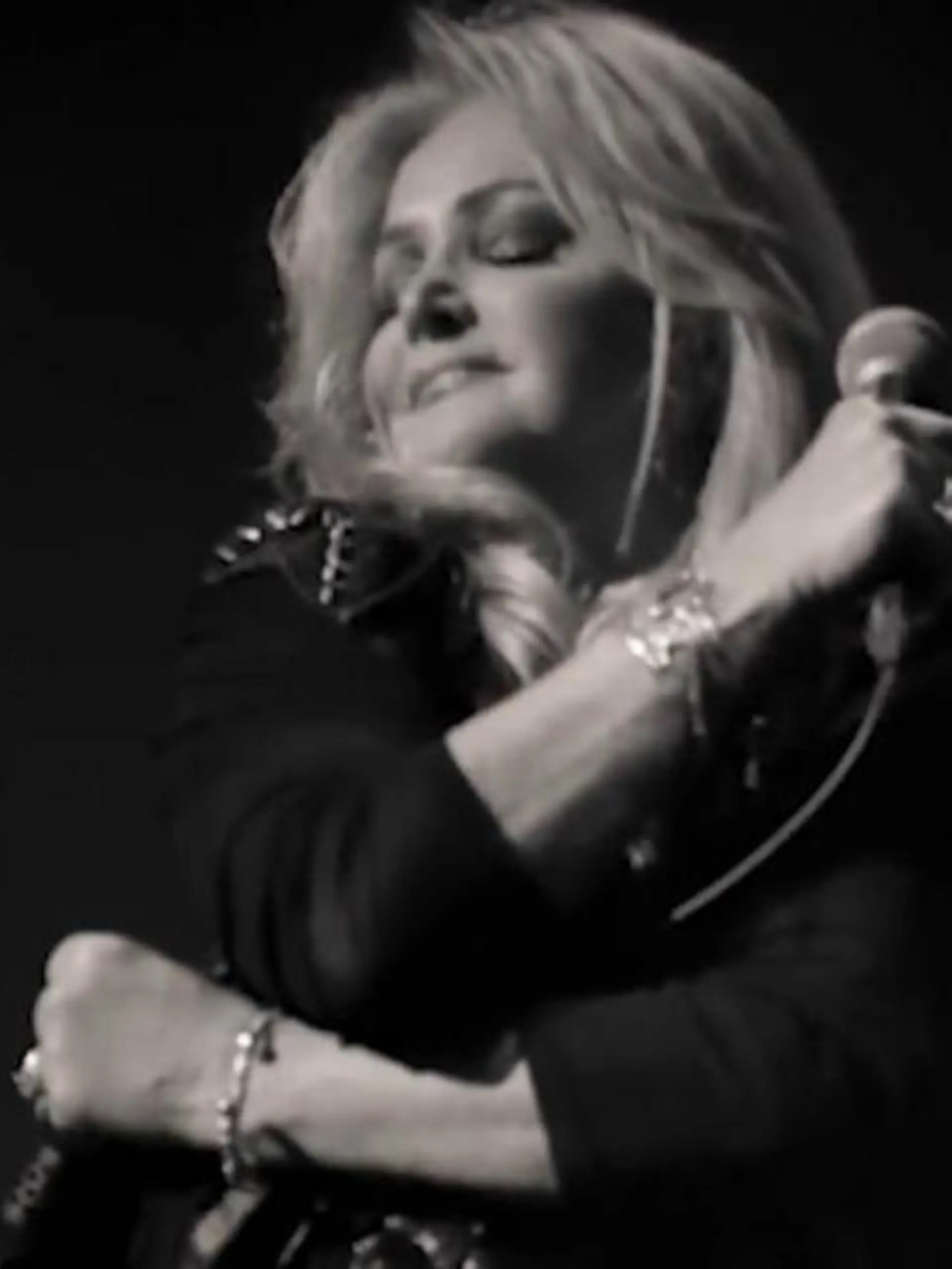 Bild zu: "Bonnie Tyler ist tot! Sängerin starb „unerwartet" in Portugal"