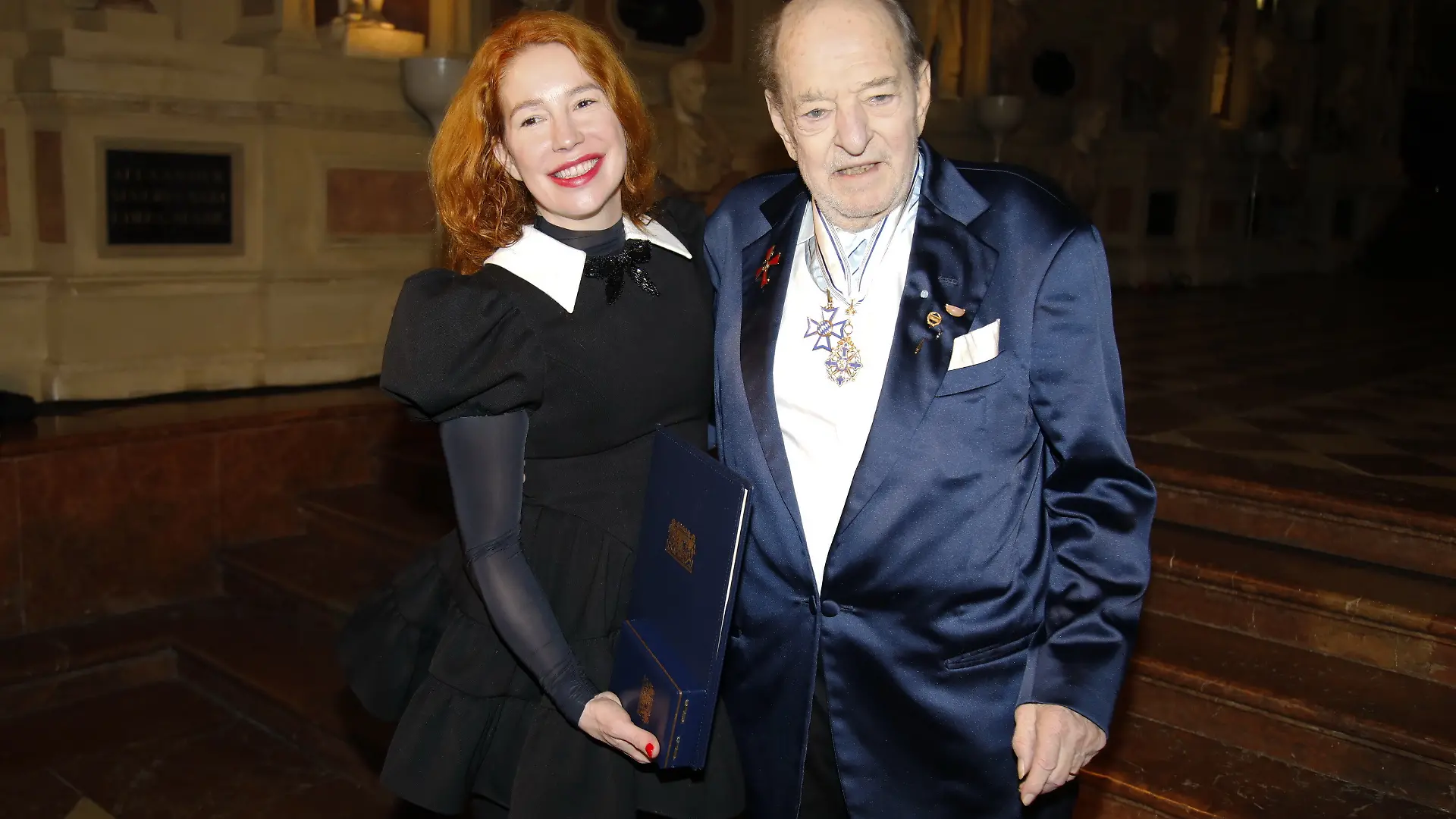 Ralph Siegel mit Ehefrau Laura Siegel bei der Auszeichnung mit dem Bayerischen Maximiliansorden durch Ministerpräsident Dr. Markus Söder im Antiquarium der Münchner Residenz. München, 03.12.2025 Sonderkonditionen: Preisabsprache bei Titelverwendung erforderlich