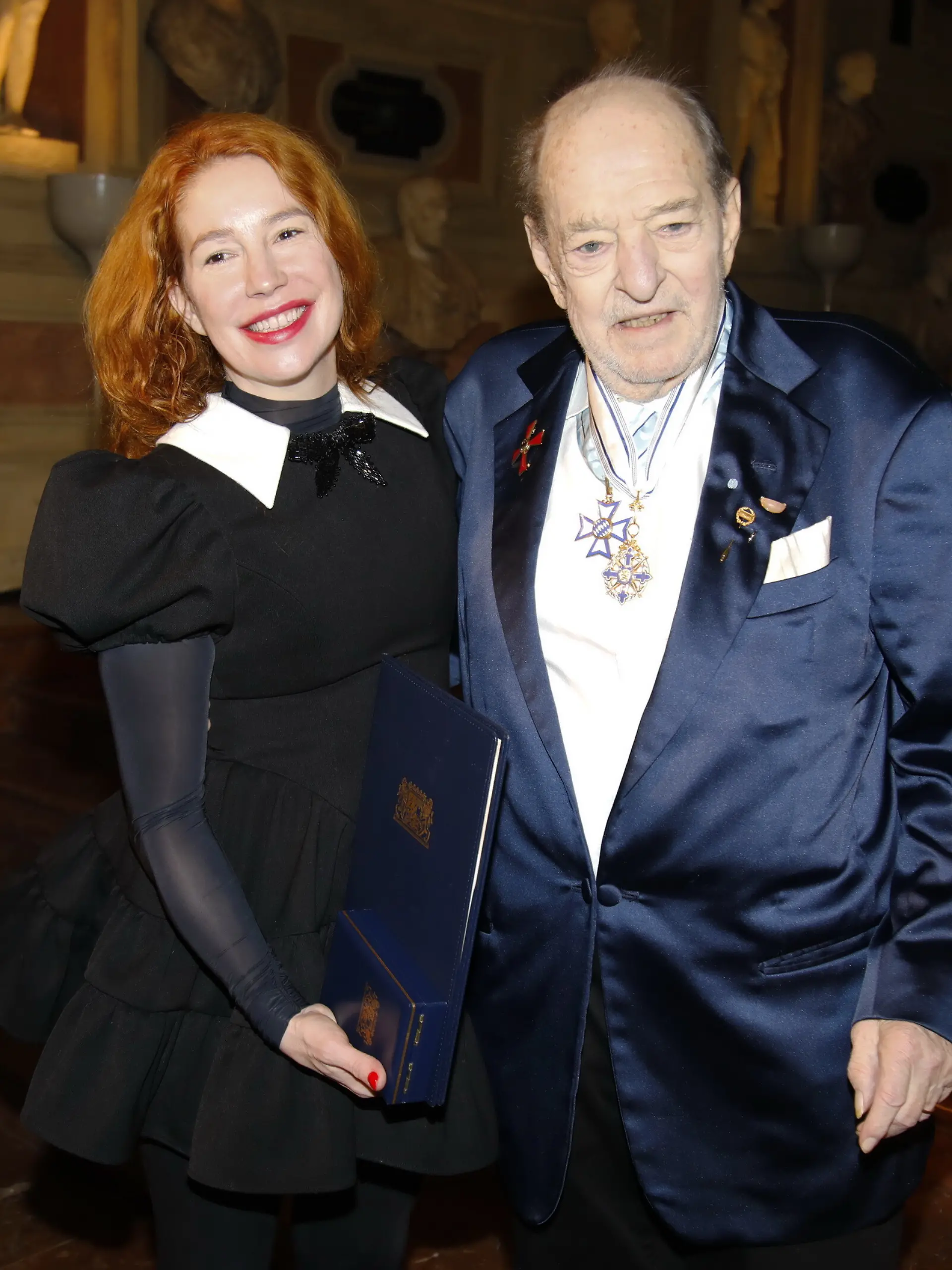 Ralph Siegel mit Ehefrau Laura Siegel bei der Auszeichnung mit dem Bayerischen Maximiliansorden durch Ministerpräsident Dr. Markus Söder im Antiquarium der Münchner Residenz. München, 03.12.2025 Sonderkonditionen: Preisabsprache bei Titelverwendung erforderlich