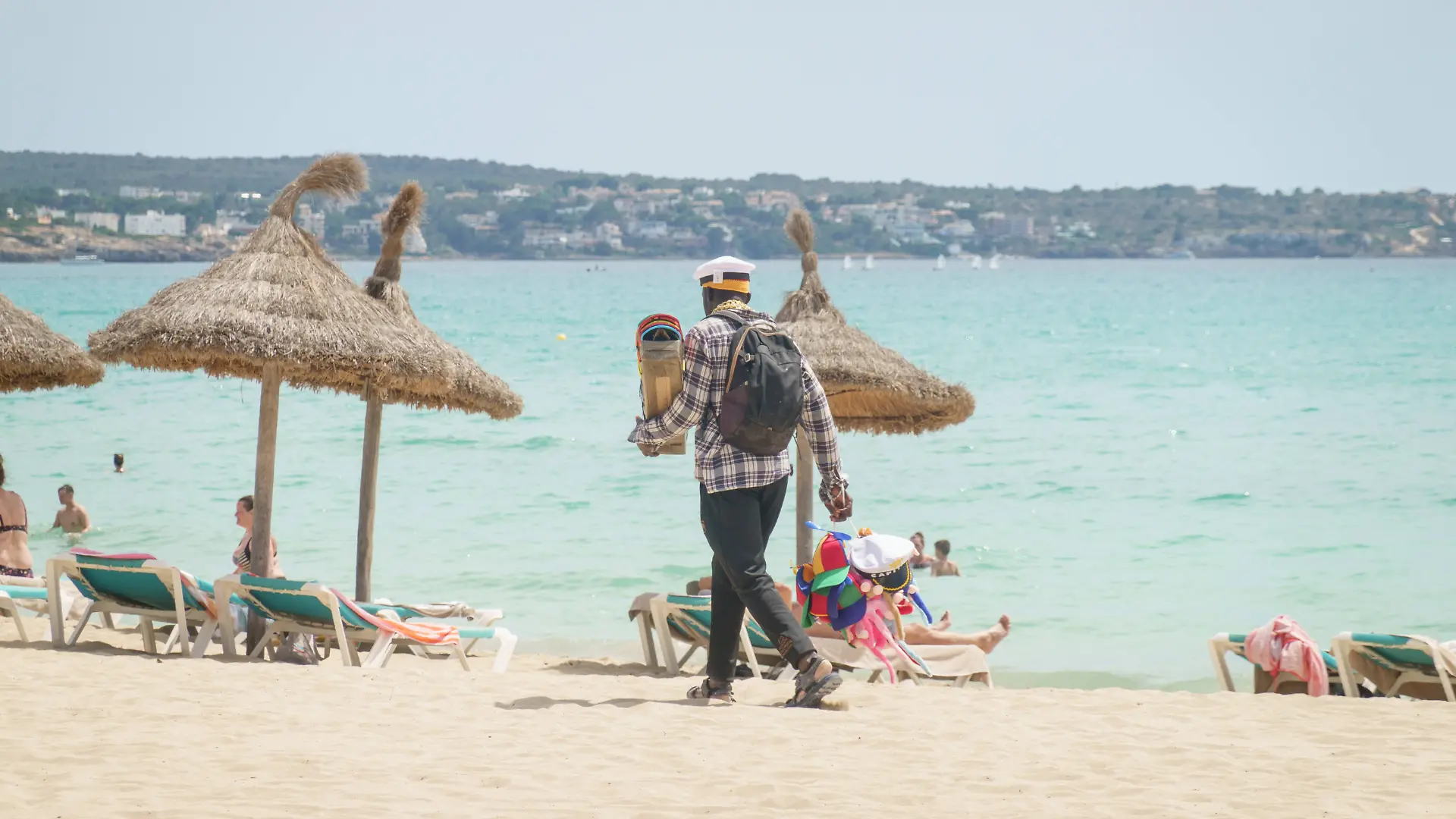 Die Gemeinde auf Ibiza geht hart gegen Strandverkäufer vor.