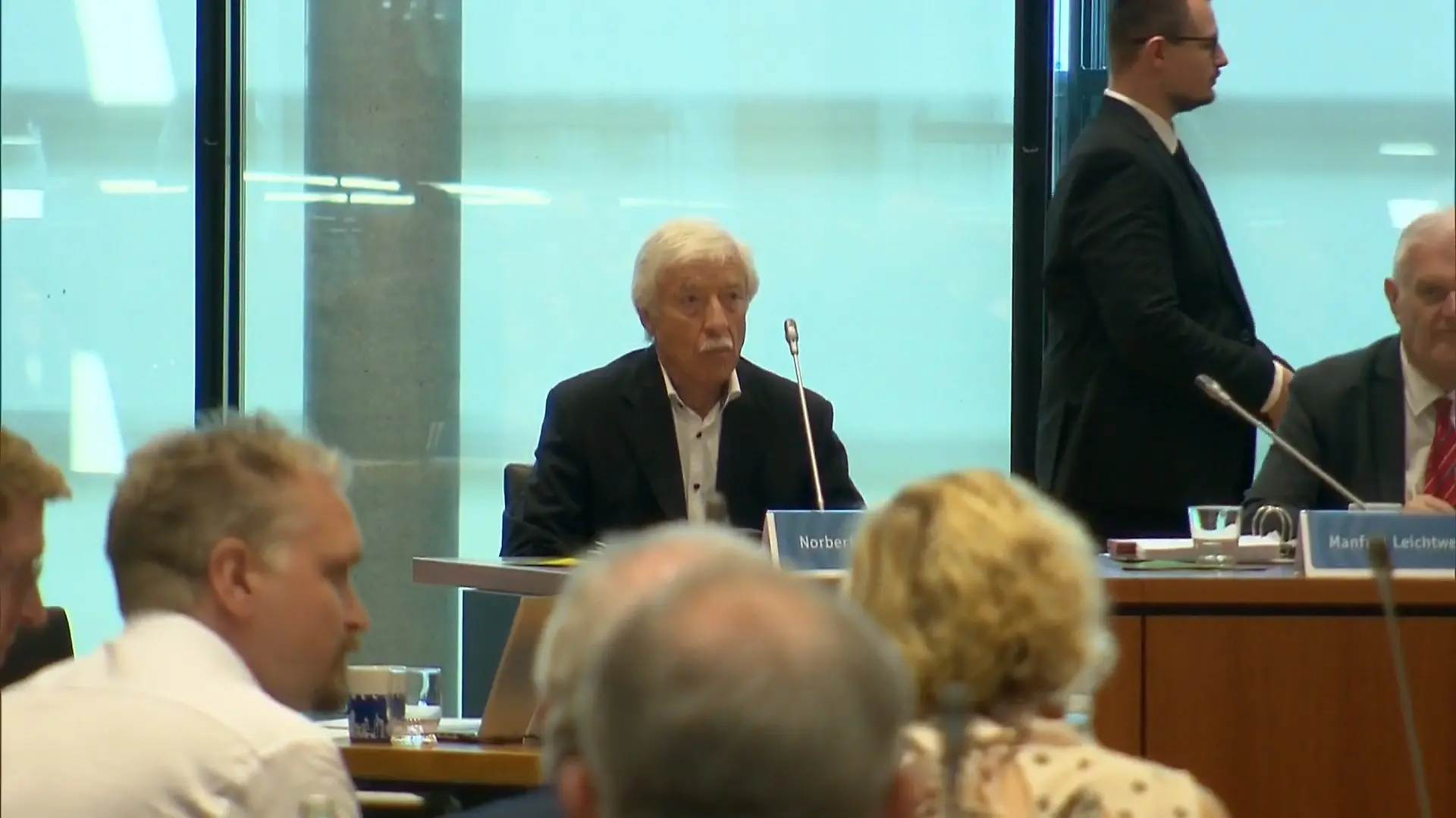 AfD-Bürgermeister in Gelsenkirchen abgewählt Mehrheit stimmt gegen Lokalpolitiker