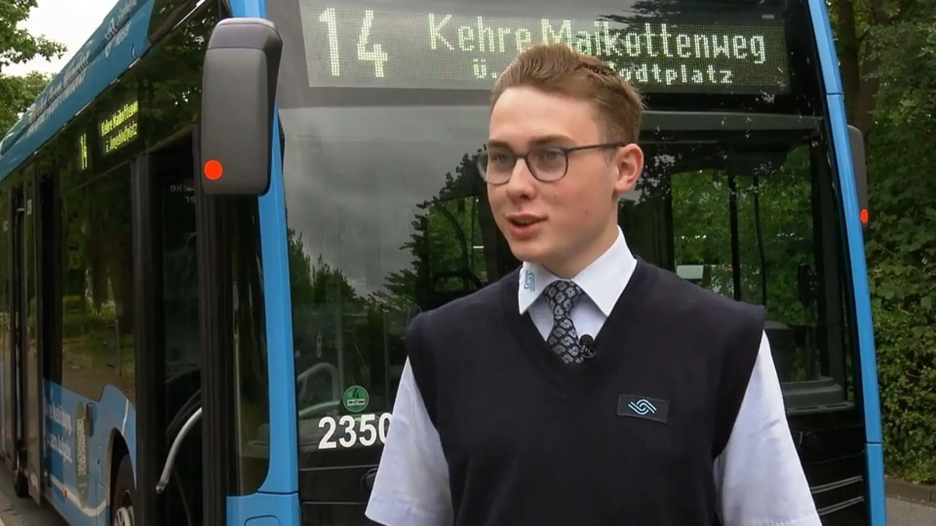 18-Jähriger steuert den Bus durch Münster Traumberuf: Busfahrer