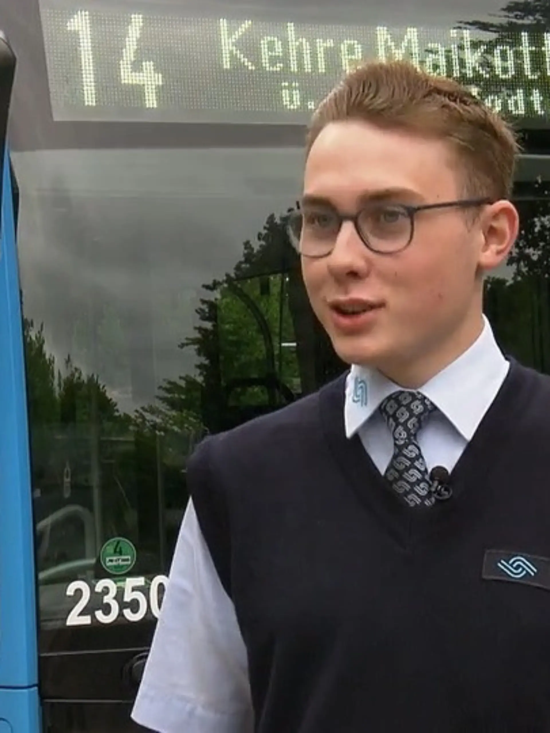 Bild zu: "18-Jähriger steuert den Bus durch Münster"