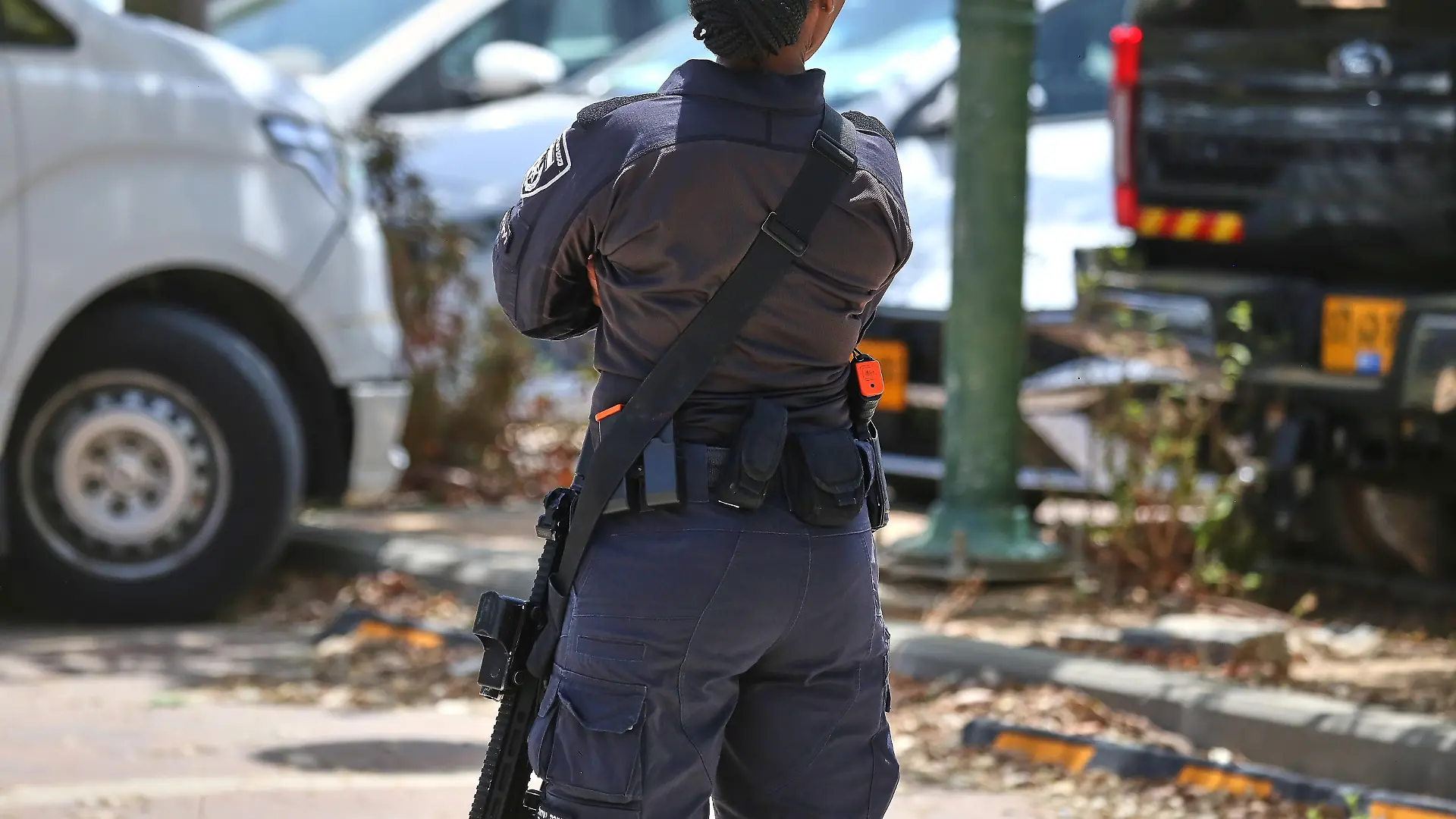 Be?eri, Israel: Reise des Bundespräsidenten nach Israel: Soldaten der israelischen Armee mit Maschinengewehren sichern den Staatsbesuch ab