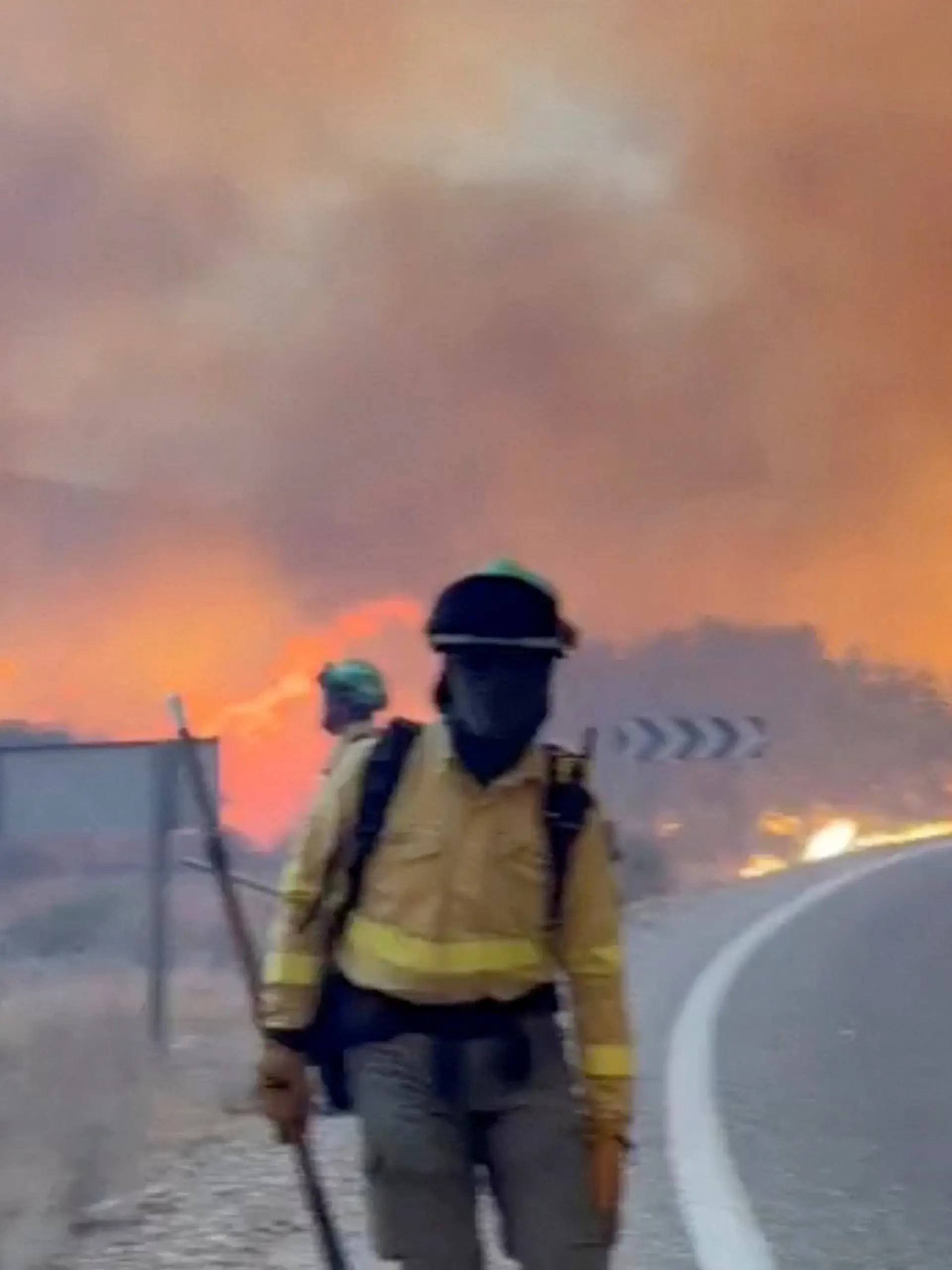 Bild zu: "Mindestens 19 Vermisste nach heftigem Waldbrand in Spanien"