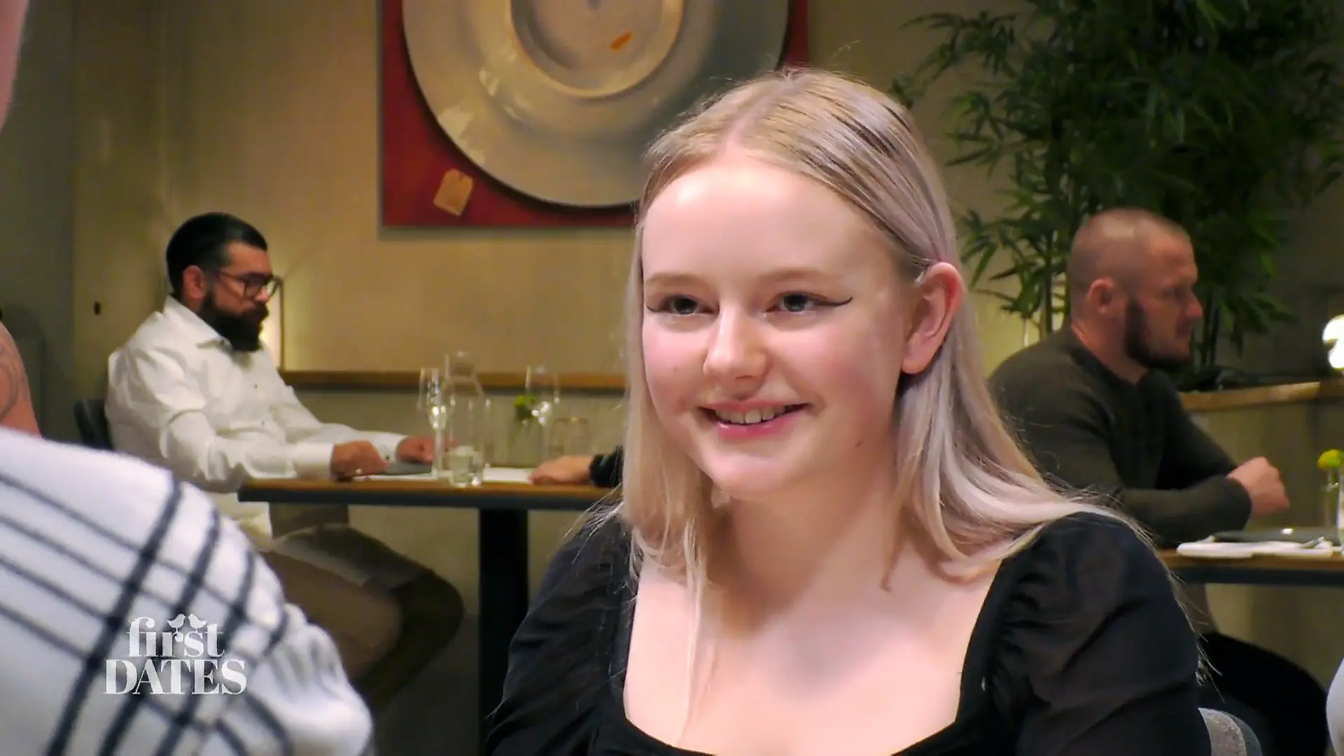 Sie sprechen schon über Kindheitserinnungen Tim und Sofia