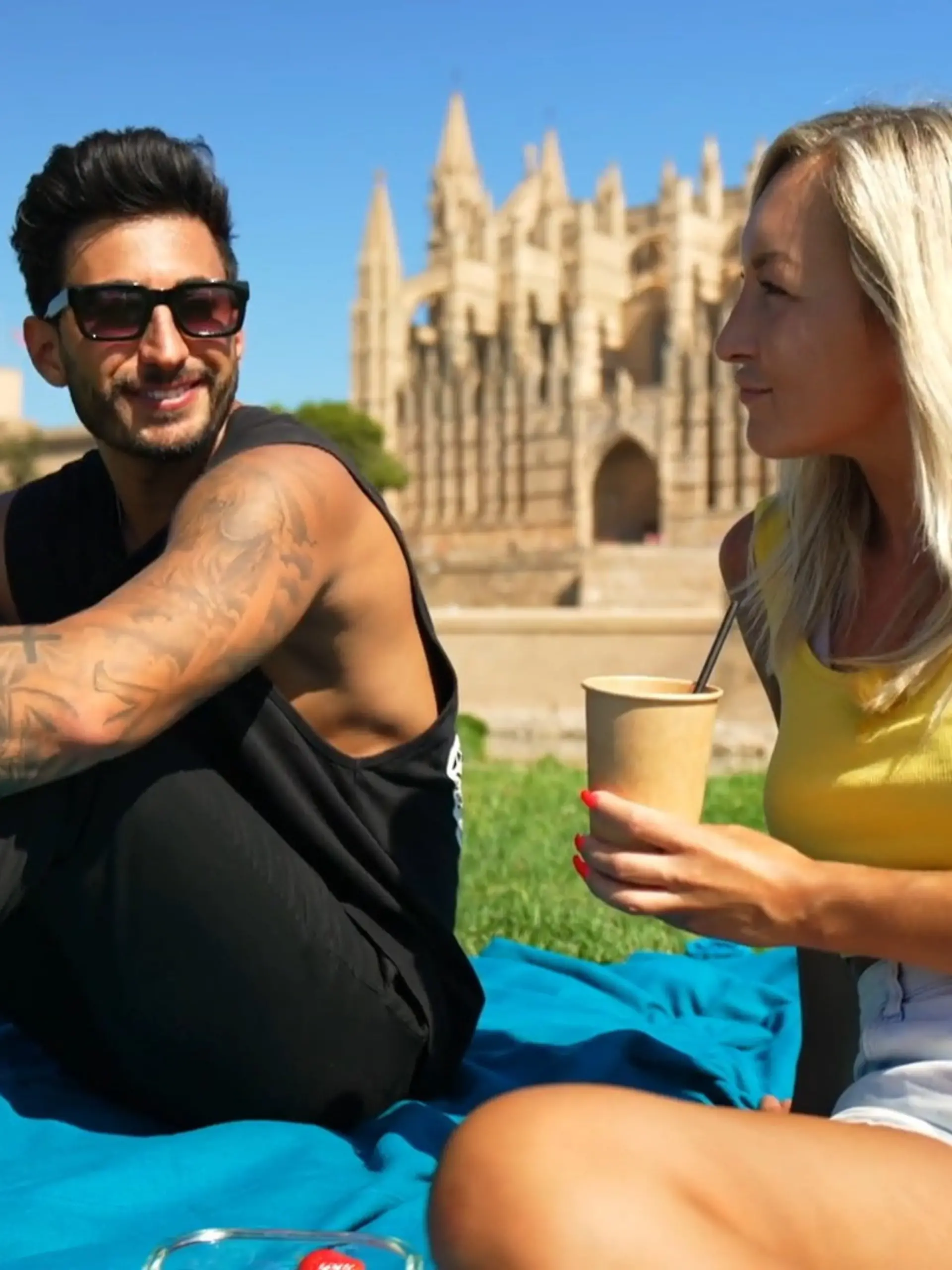 Bild zu: "First Dates Hotel: Für Vincenzo sind Janines freizügigen Fotos ein No-Go!"