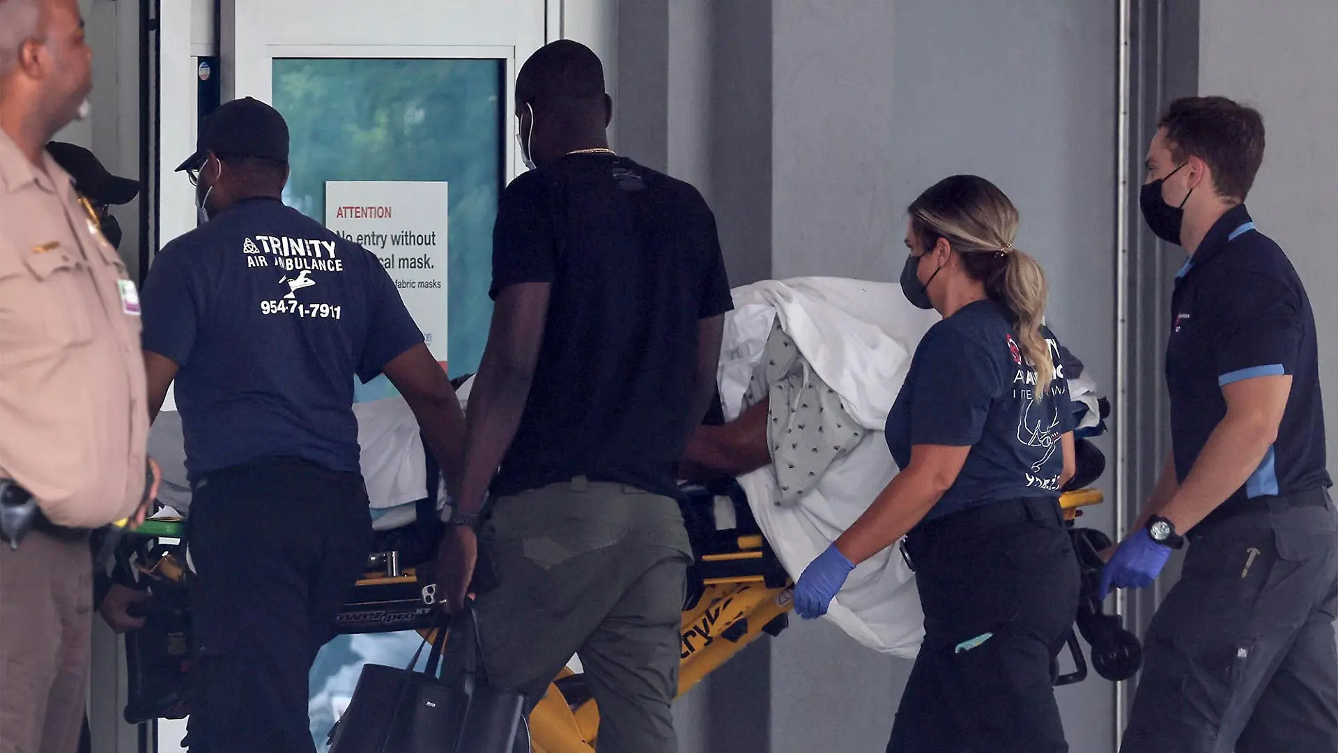 07.07.2021, USA, Miami: Martine Moise, die First Lady von Haiti, kommt am Mittwoch, 7. Juli 2021, im Ryder Trauma Center des Jackson Health Systems in Miami zur Behandlung an, nachdem sie in ihrem Haus in Port-au-Prince, Haiti, mehrfach angeschossen wurde. Ihr Ehemann, der haitianische Präsident Jovenel Moise, wurde in ihrem Haus ermordet. Foto: Carl Juste/Miami Herald via AP/dpa - ACHTUNG: Nur zur redaktionellen Verwendung und nur mit vollständiger Nennung des vorstehenden Credits +++ dpa-Bildfunk +++