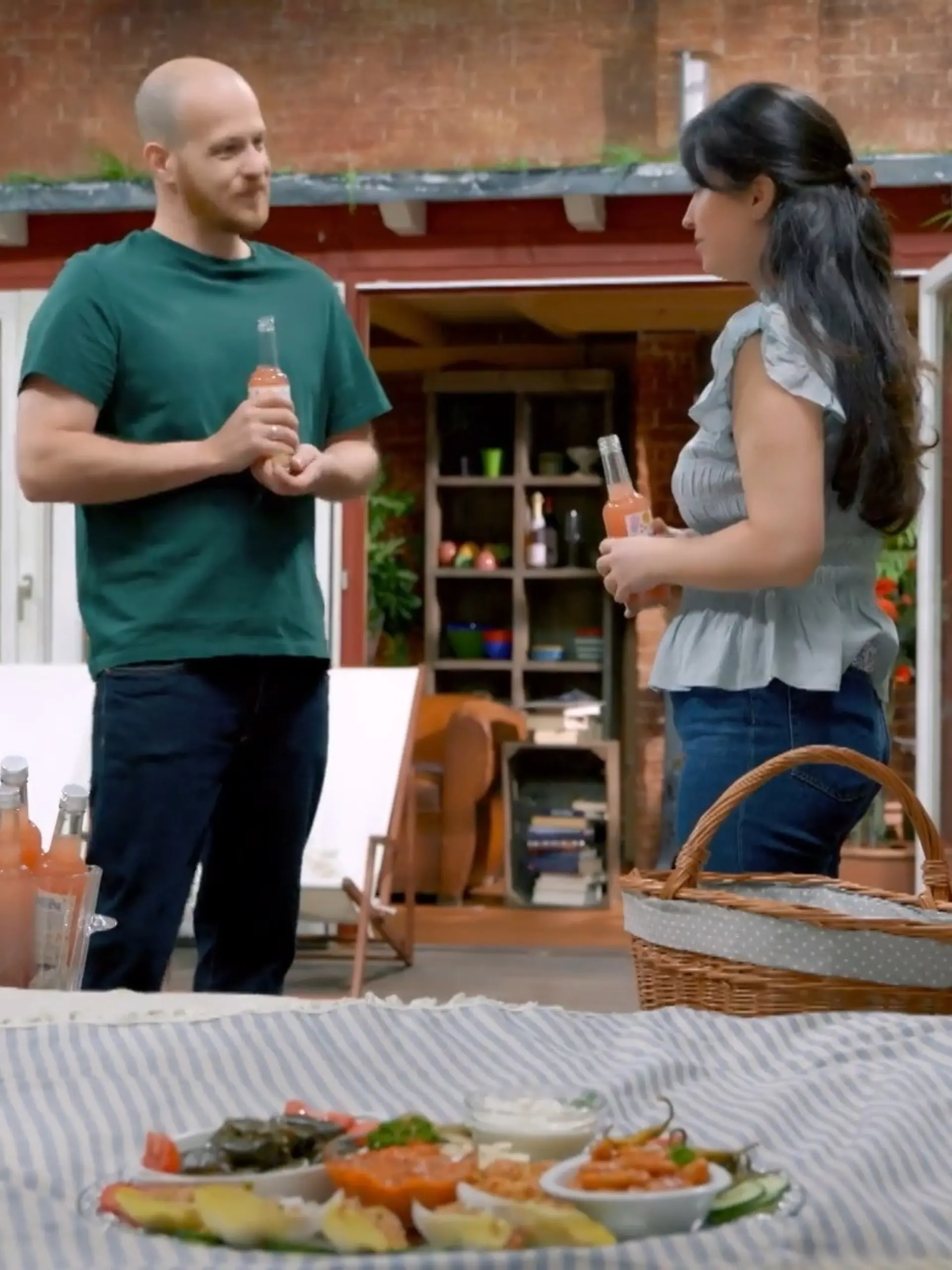 Bild zu: "Kann ein Picknick ihre Liebe retten?"