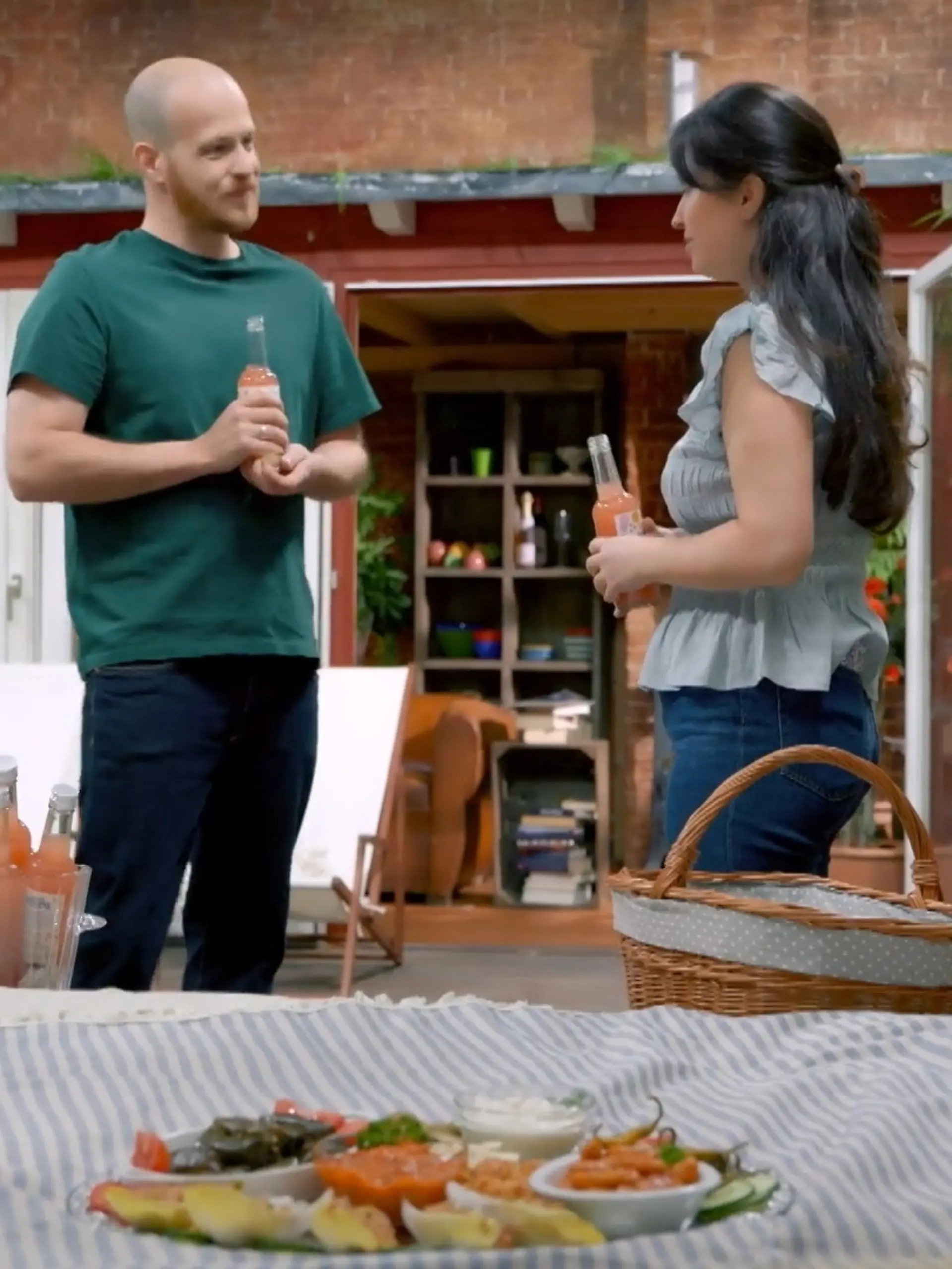 Bild zu: "Kann ein Picknick ihre Liebe retten?"