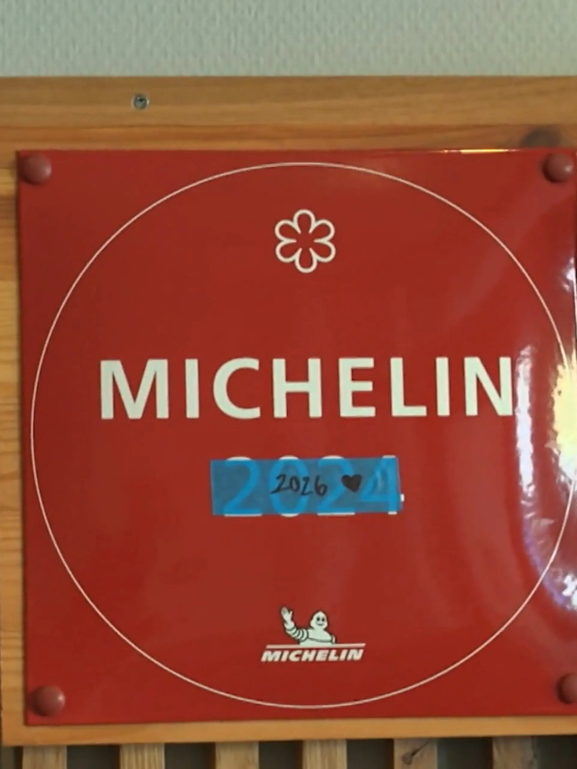 Bild zu: "NeoBiota in Köln hat Michelin-Stern zurück"