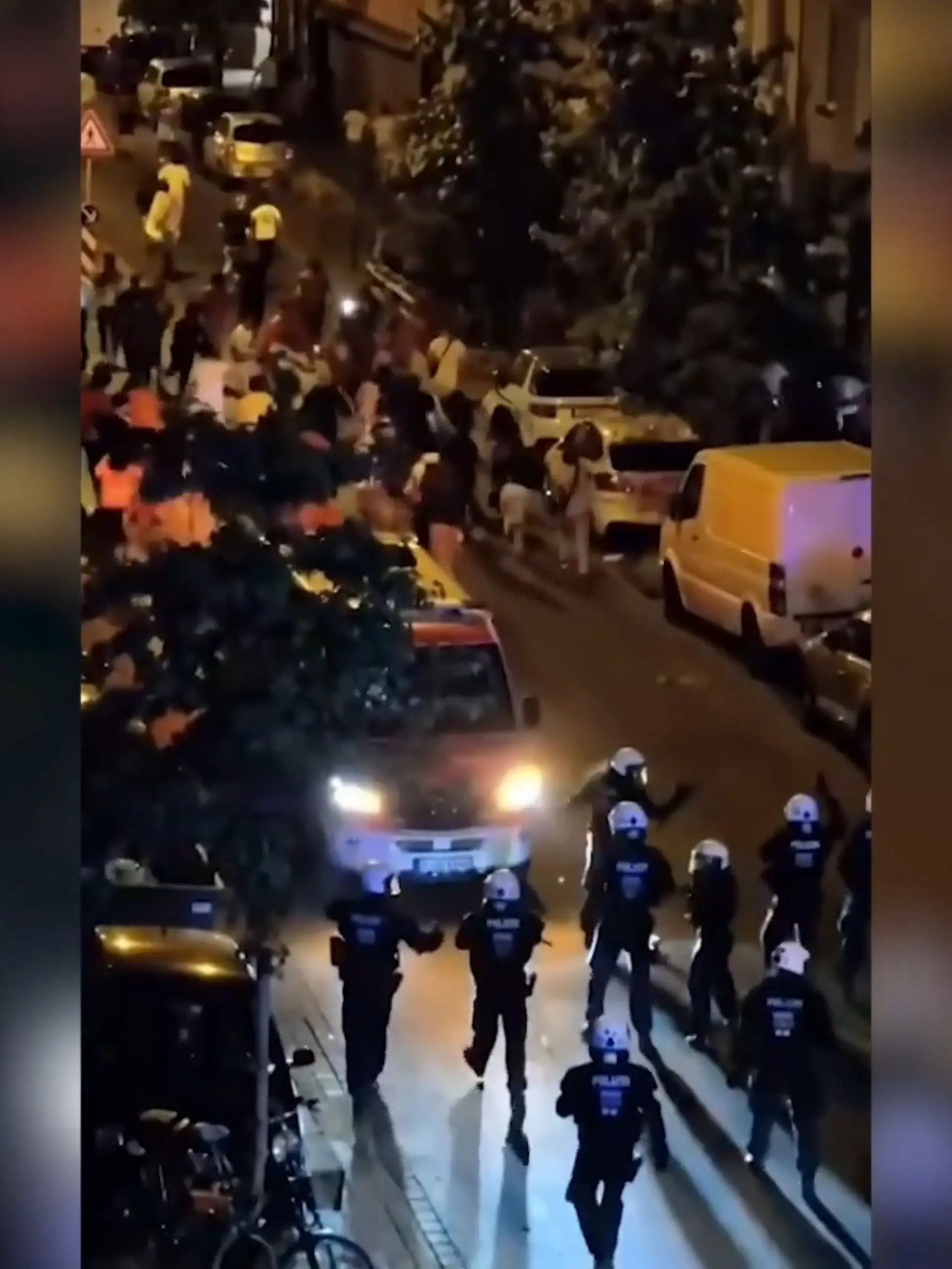Bild zu: "Marokko-Fans randalieren nach Niederlage in Düsseldorf"