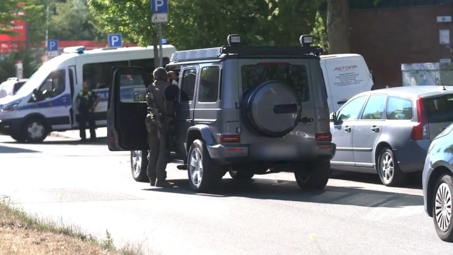 Geiselnahme in Berlin! Mann hält Frau in Supermarkt fest – jetzt ist sie frei Großeinsatz der Polizei