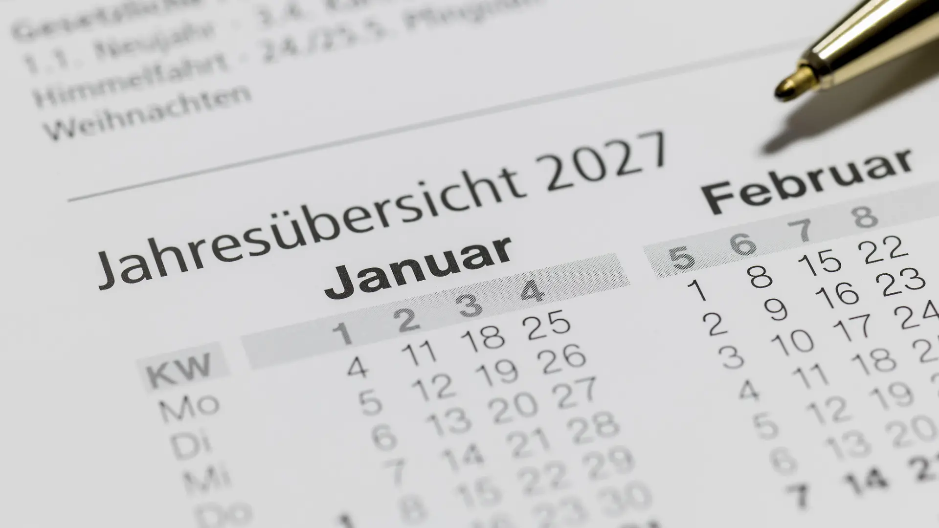 2027 fallen viele Feiertage auf ein Wochenende.