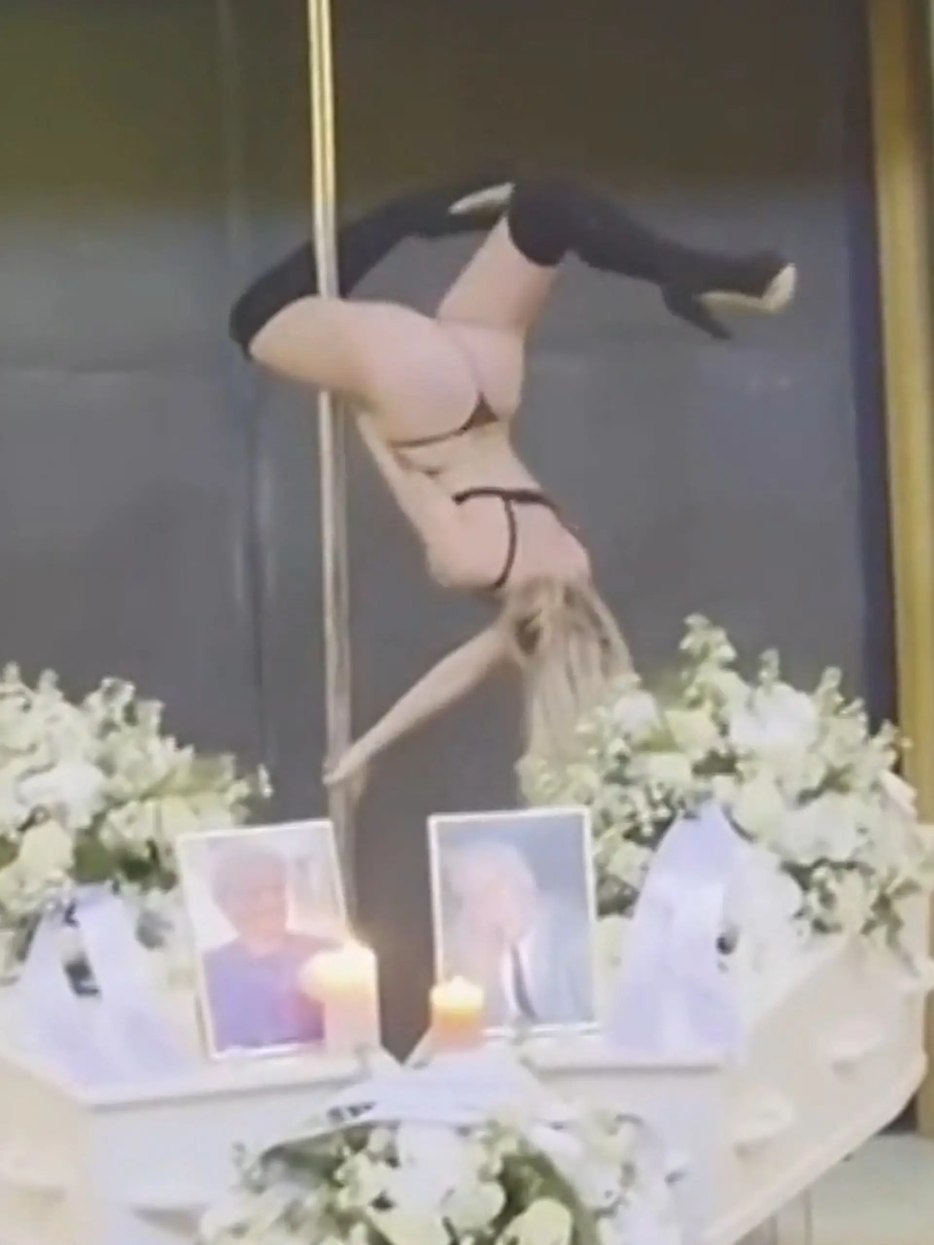 Bild zu: "Sexy Show am Sarg! Ehepaar wünscht sich Erotik-Tänzerin – auf eigener Beerdigung"
