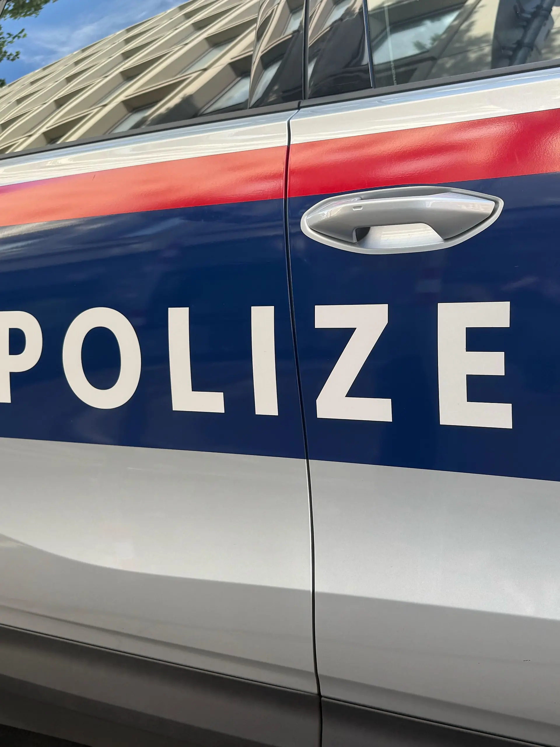 Die 40-Jährige stirbt nach schweren Verletzungen, ihr Ehemann sitzt jetzt in U-Haft.
