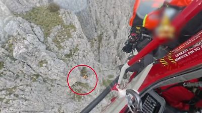 Bild von In 2.000 Meter Höhe! Bergsteiger auf Vorsprung gefangen – sie haben nur diesen Ausweg
