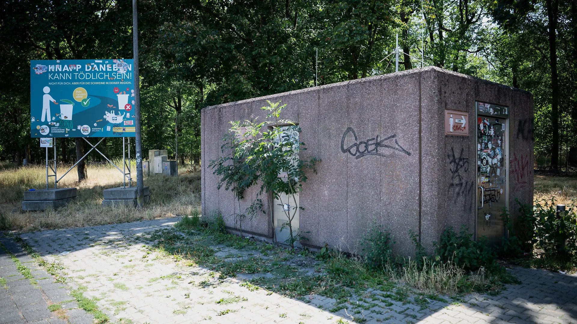 Das Toilettenhaus auf dem Autobahn-Rastplatz „Am Stadtwald” an der A3