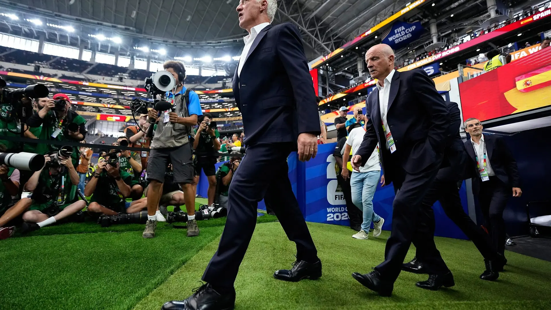 Didier Deschamps ist mit 26 Partien vor Helmut Schön WM-Rekordtrainer.