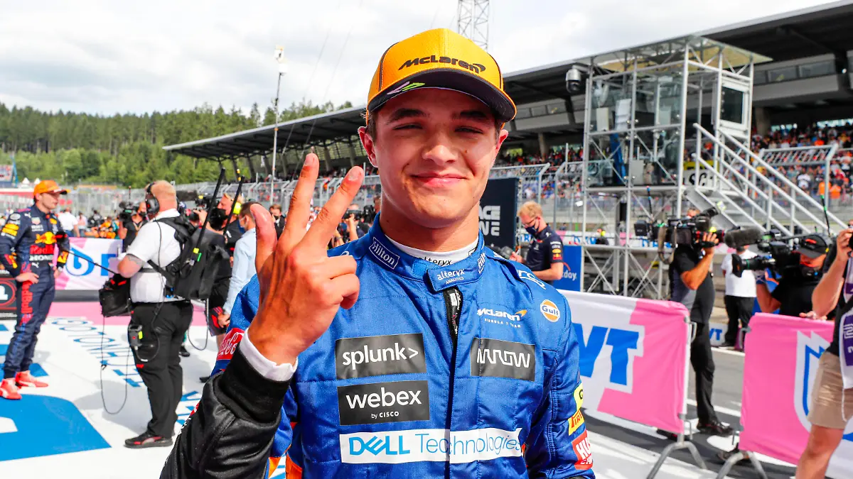 Sport Bilder des Tages Formula 1 2021: Austrian GP RED BULL RING, AUSTRIA - JULY 04: Lando Norris, McLaren, 3rd position, celebrates during the Austrian GP at Red Bull Ring on Sunday July 04, 2021 in Spielberg, Austria. Photo by Steven Tee / LAT Images Images PUBLICATIONxINxGERxSUIxAUTxHUNxONLY GP2109_143254_2ST6087