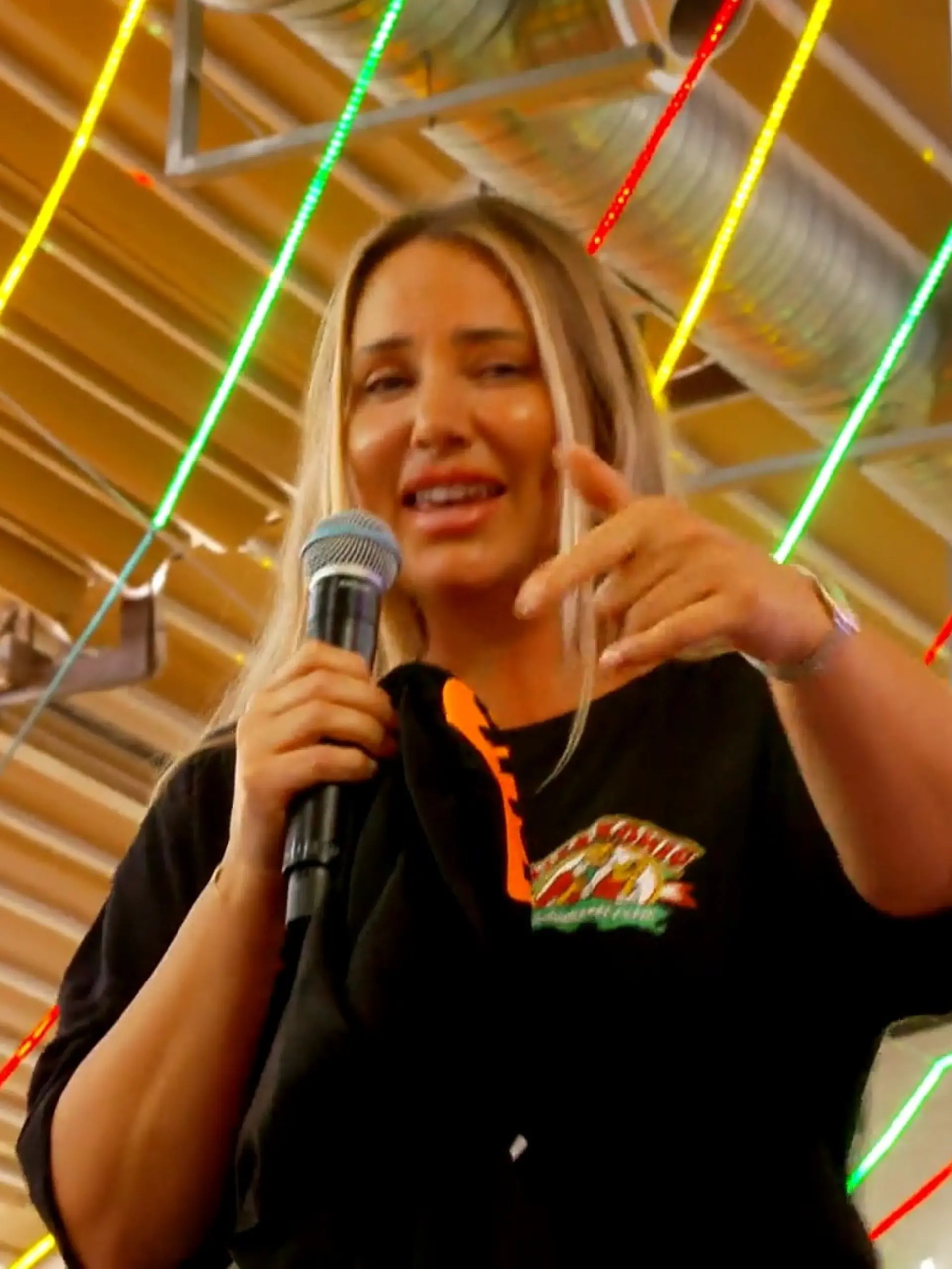 Bild zu: "Ballermann statt Backstage! So lief Nina Anhans erster Auftritt"