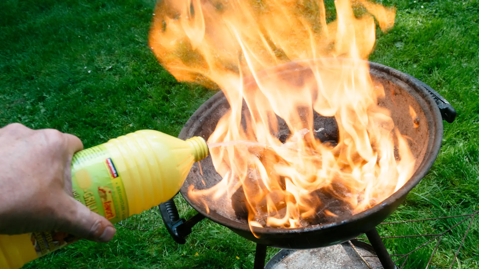 In Sachsen-Anhalt wurden zwei Kinder beim Grillen schwer verletzt. (Symbolbild)