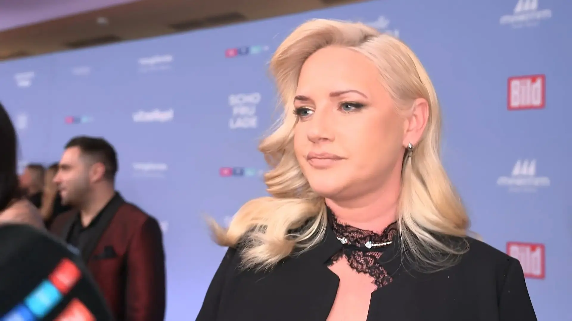 Übler Biss legt Sarah Knappik lahm Kriebelmücken-Drama!
