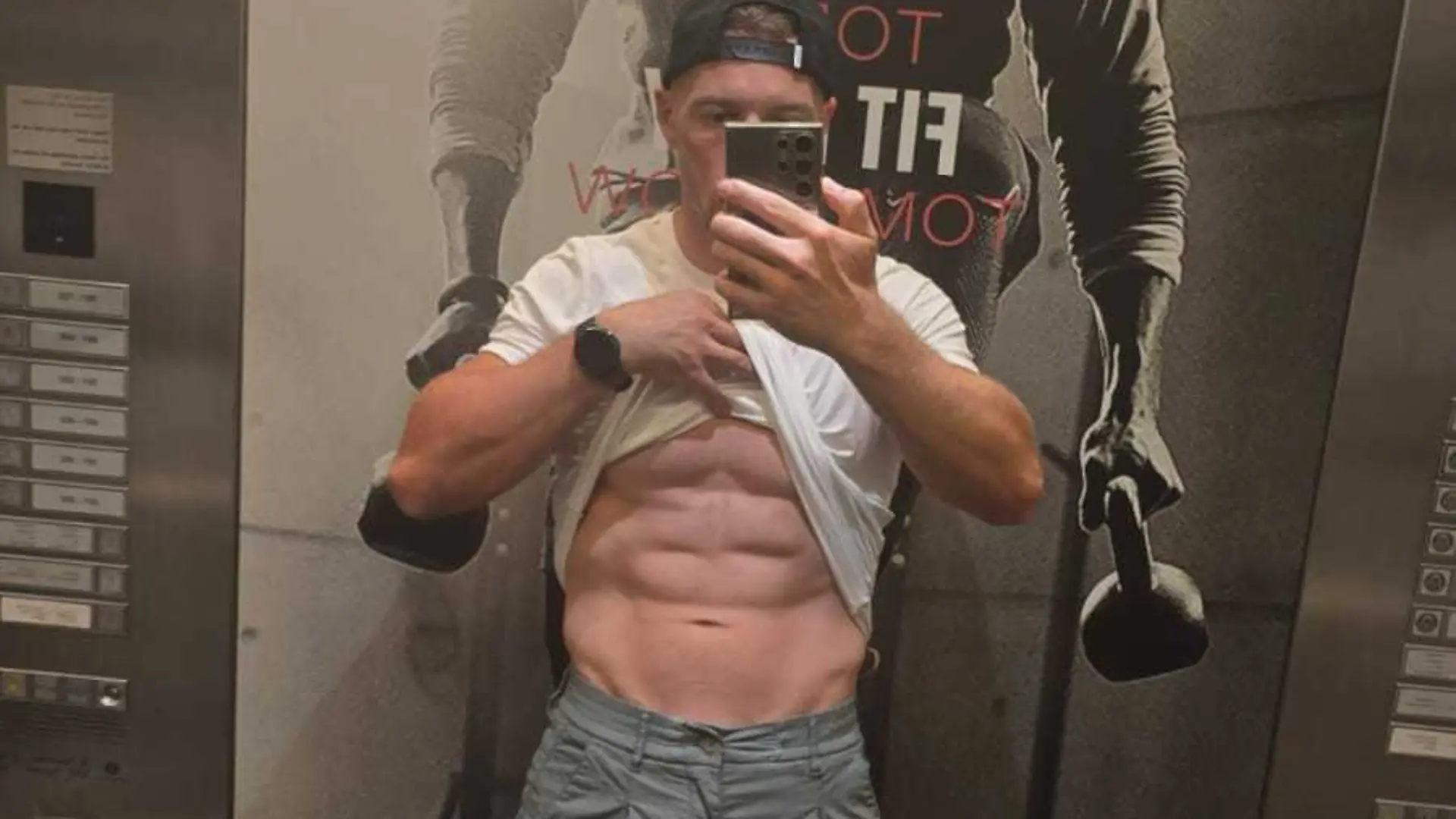 Was für ein Body! Ramon Roselly überrascht mit Topform.