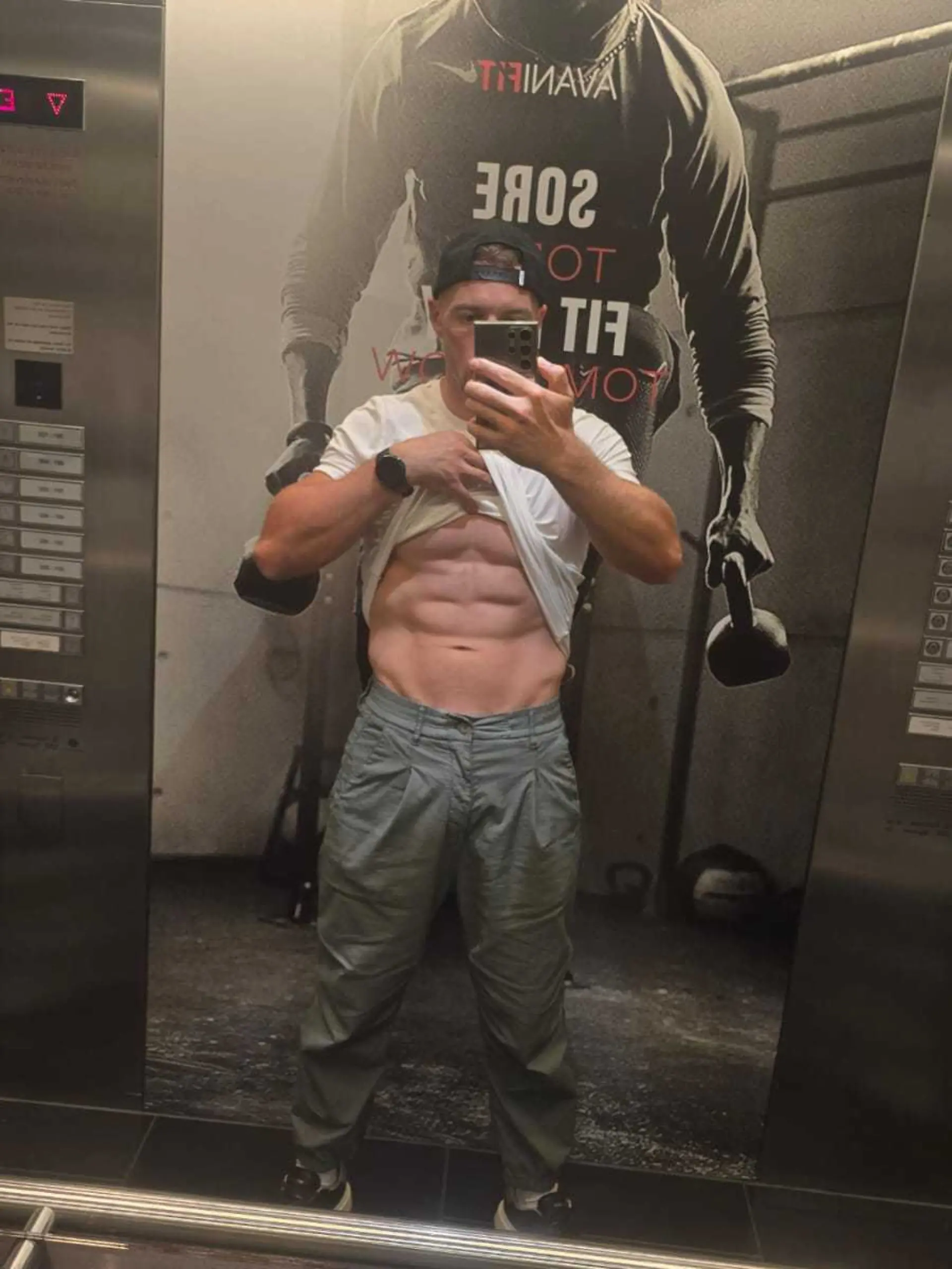 Was für ein Body! Ramon Roselly überrascht mit Topform.